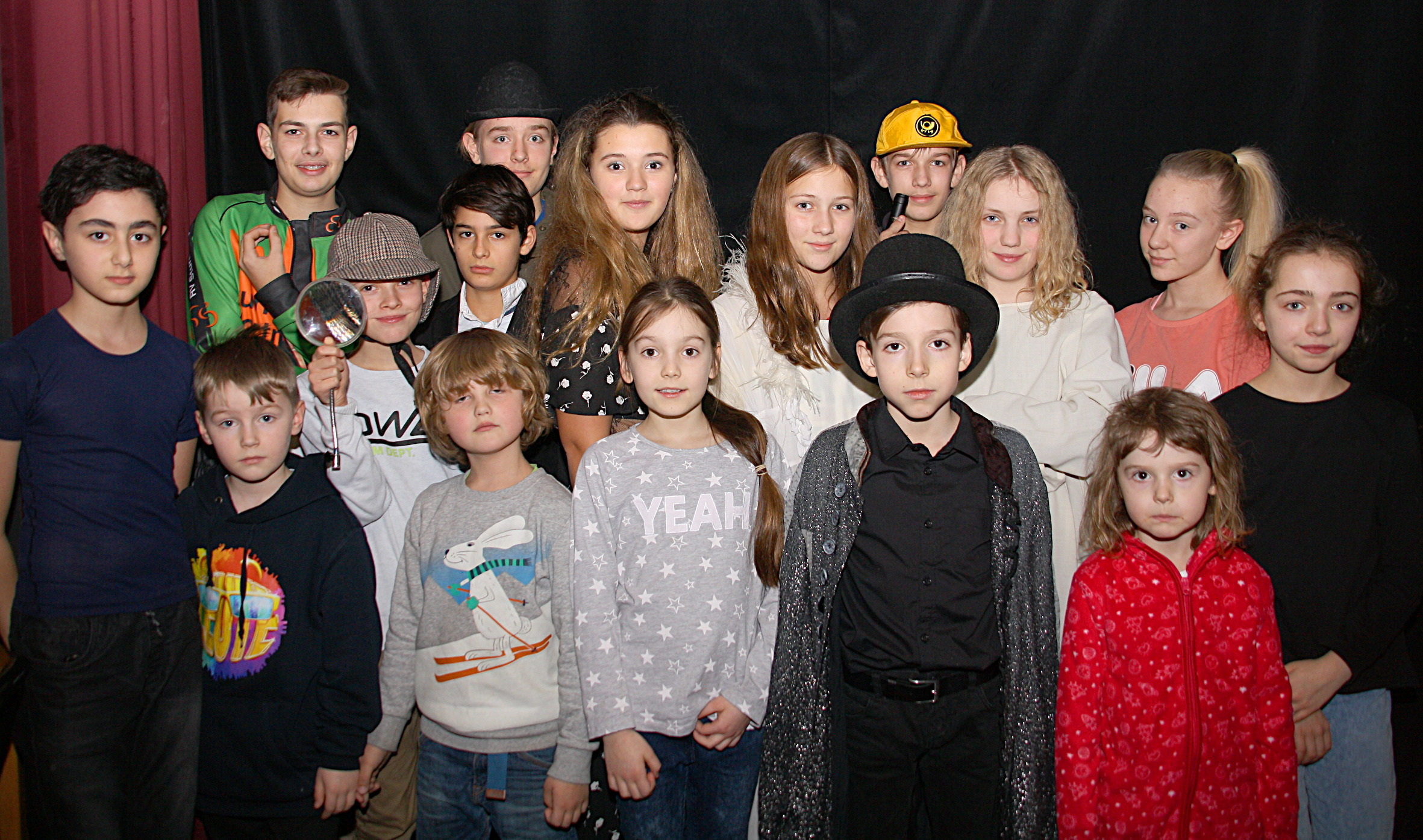 Das Ensemble der Theatergruppe „Thealozzis Kinder“ lädt zur morgigen Premiere des Stücks „Der Sturm“ ein.