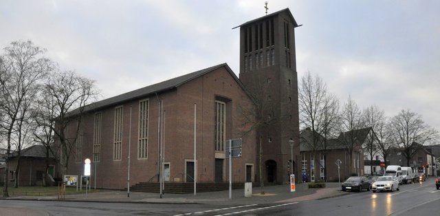 Die Klever Christus-König-Kirche an der Lindenallee.