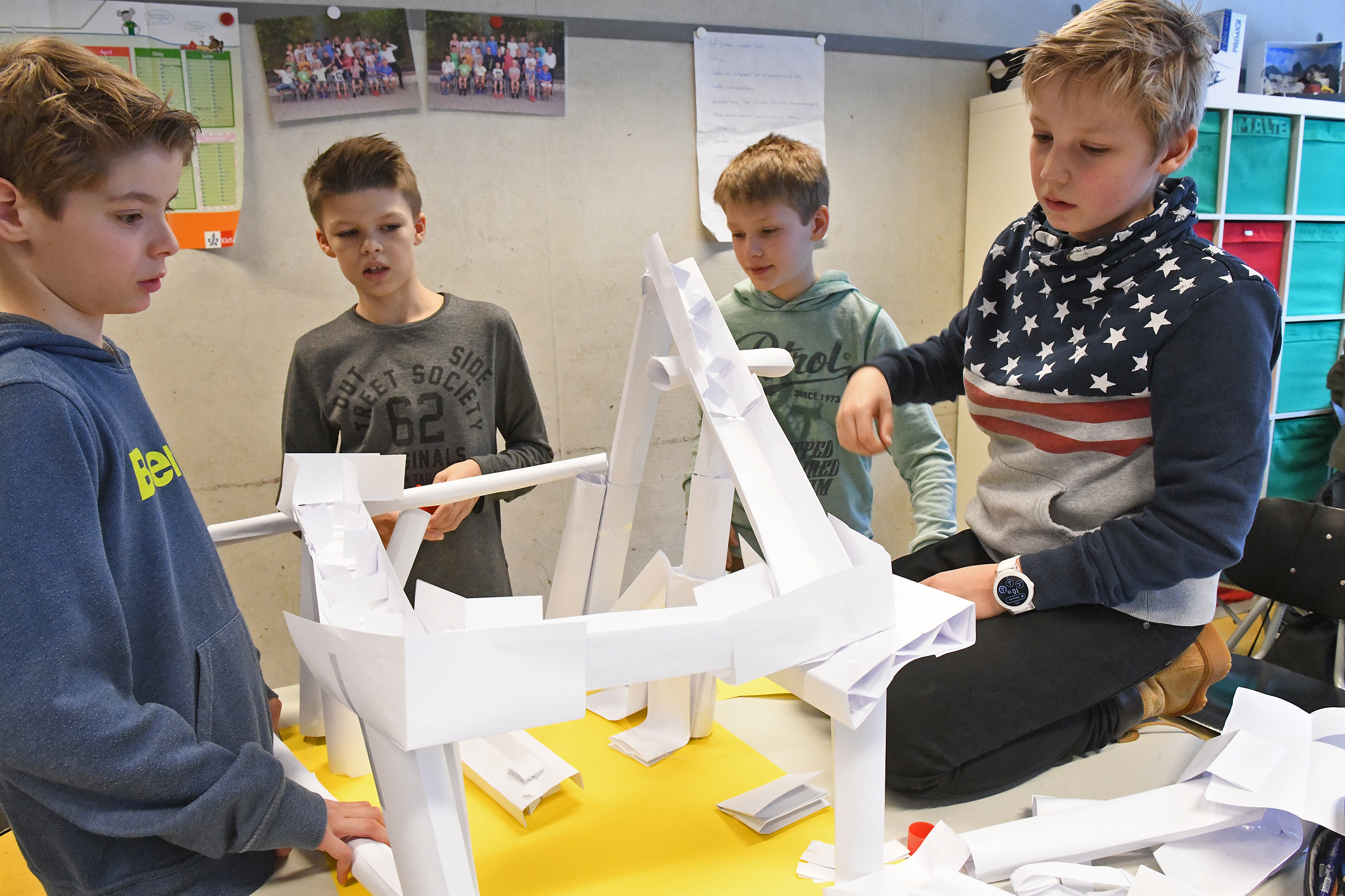 Die Schüler stürzten sich mit Feuereifer in die Arbeit.
Foto: Bangert