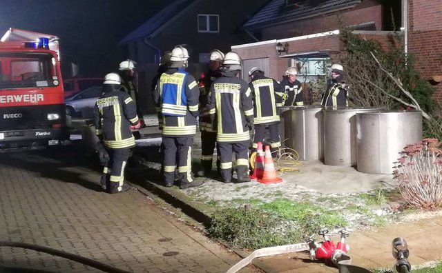 In diese Auffangbehälter wurde das Heizöl gepumpt | Foto: Freiwillige Feuerwehr Kleve