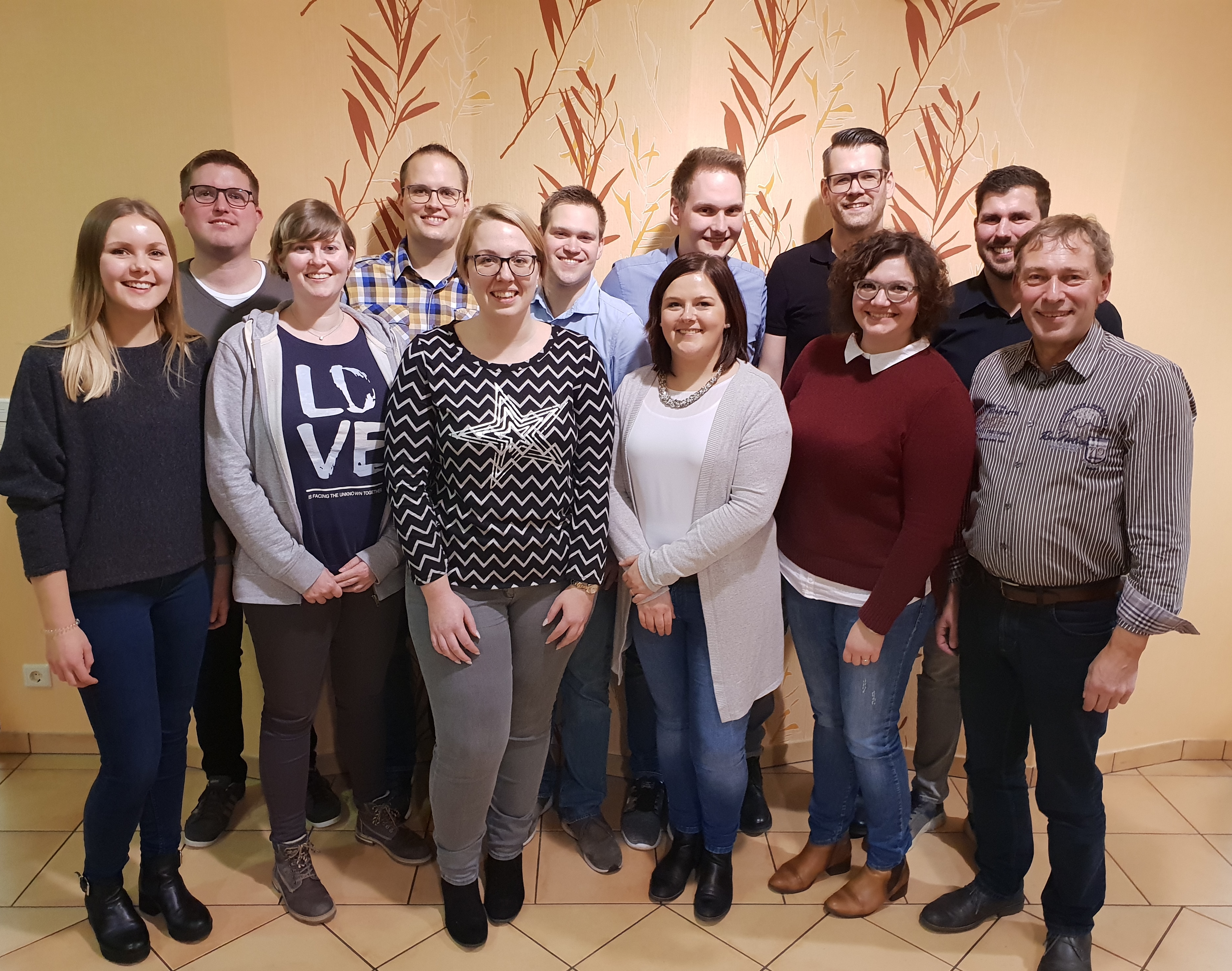 Der neue Vorstand (v.l.n.r.): Anika Hinzmann (Beisitzer), Markus Wüller (1. Kassierer), Carolin Büchter (Beisitzer), Wenzel Krampe (Beisitzer), Lisa Nondorf (Beisitzer), Sören Loos (Jugendvertreter), Jennifer Mecking (2. Kassierer), Maximilian Stoschek (Geschäftsführer), Hubertus Krampe (2. Vorsitzender), Lea Hinzmann (Pressewart), Alexander Stroick (1. Vorsitzender) und Ludger Soggeberg (Kapellmeister)