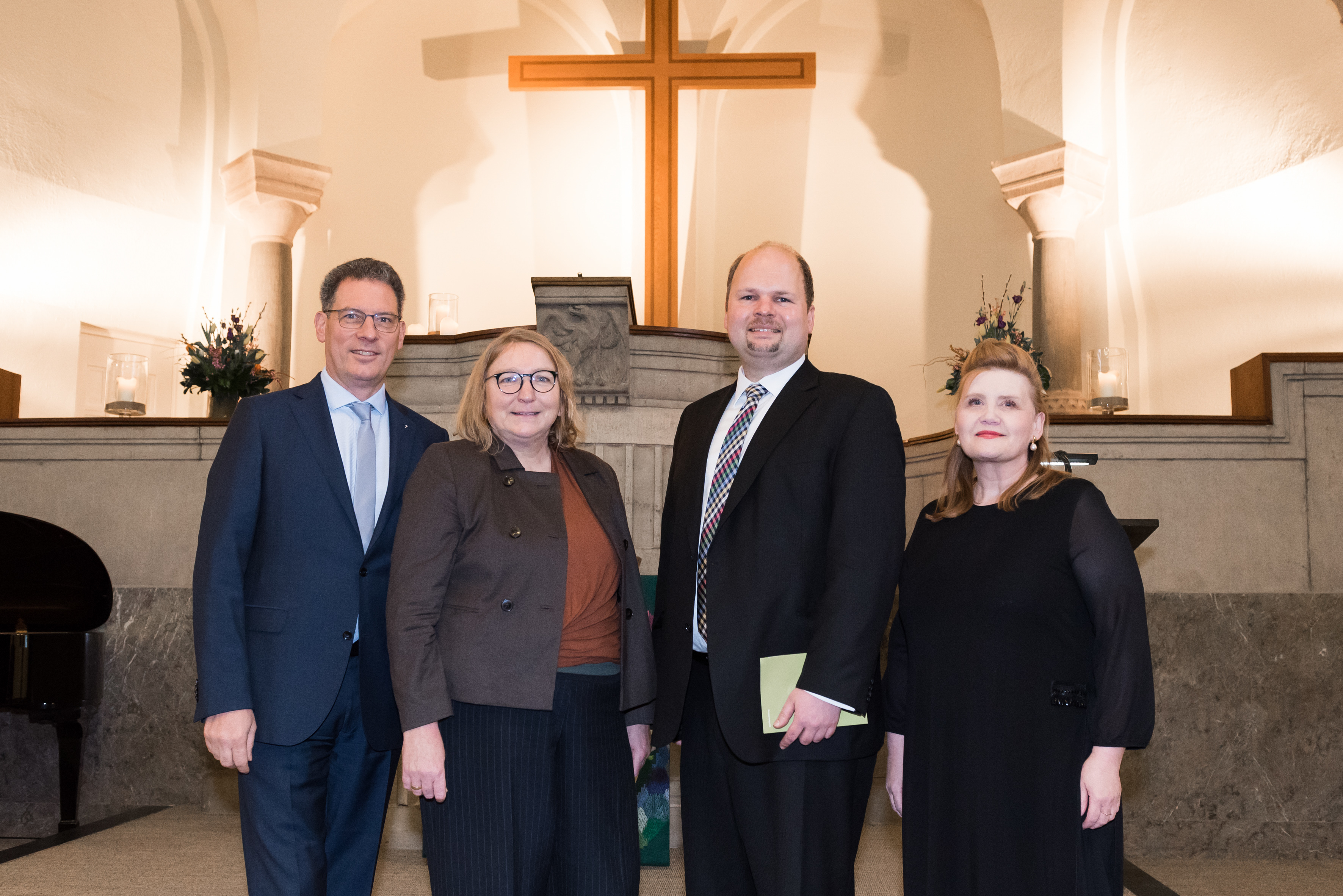 Von links: Pfarrer Markus Eisele - Theologischer Vorstand der Graf Recke Stiftung, Sabine Depew - Diözesan-Caritasdirektorin im Ruhrbistum Essen, Christian Sterzik - Projektkoordinator „Kirche im digitalen Wandel“ des Rates der Evangelischen Kirche in Deutschland, Petra Skodzig – Finanzvorstand der Graf Recke Stiftung