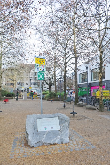 Die Umgestaltung des Warrington-Platzes haben heute begonnen.
