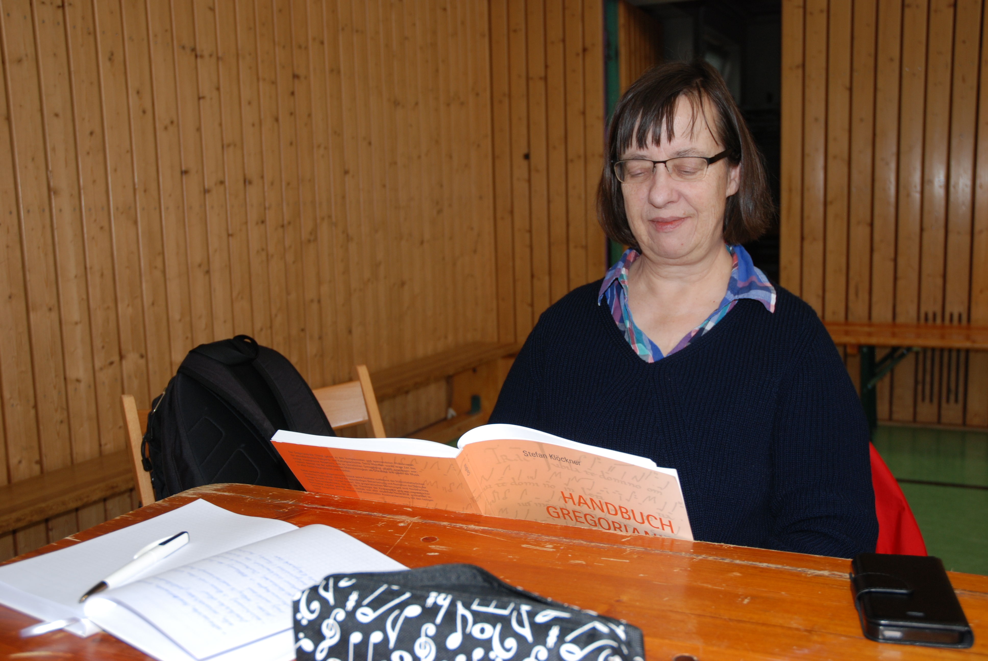 Marita Best nutzt die Zeit sinnvoll und widmet sich ihrer Arbeit.