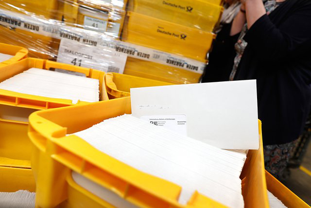 64 Kisten nicht zugestellter Briefe sind letzte Woche in Bergkamen gefunden worden. Symbolfoto: LK-Archiv