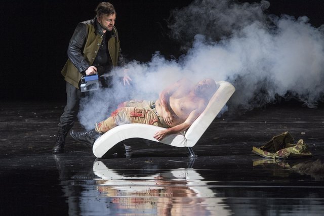 Wurden vom Essener Premieren-Publikum gefeiert (von links): Nikoloz Lagvilava (Jago) und Gaston Rivero (Otello).