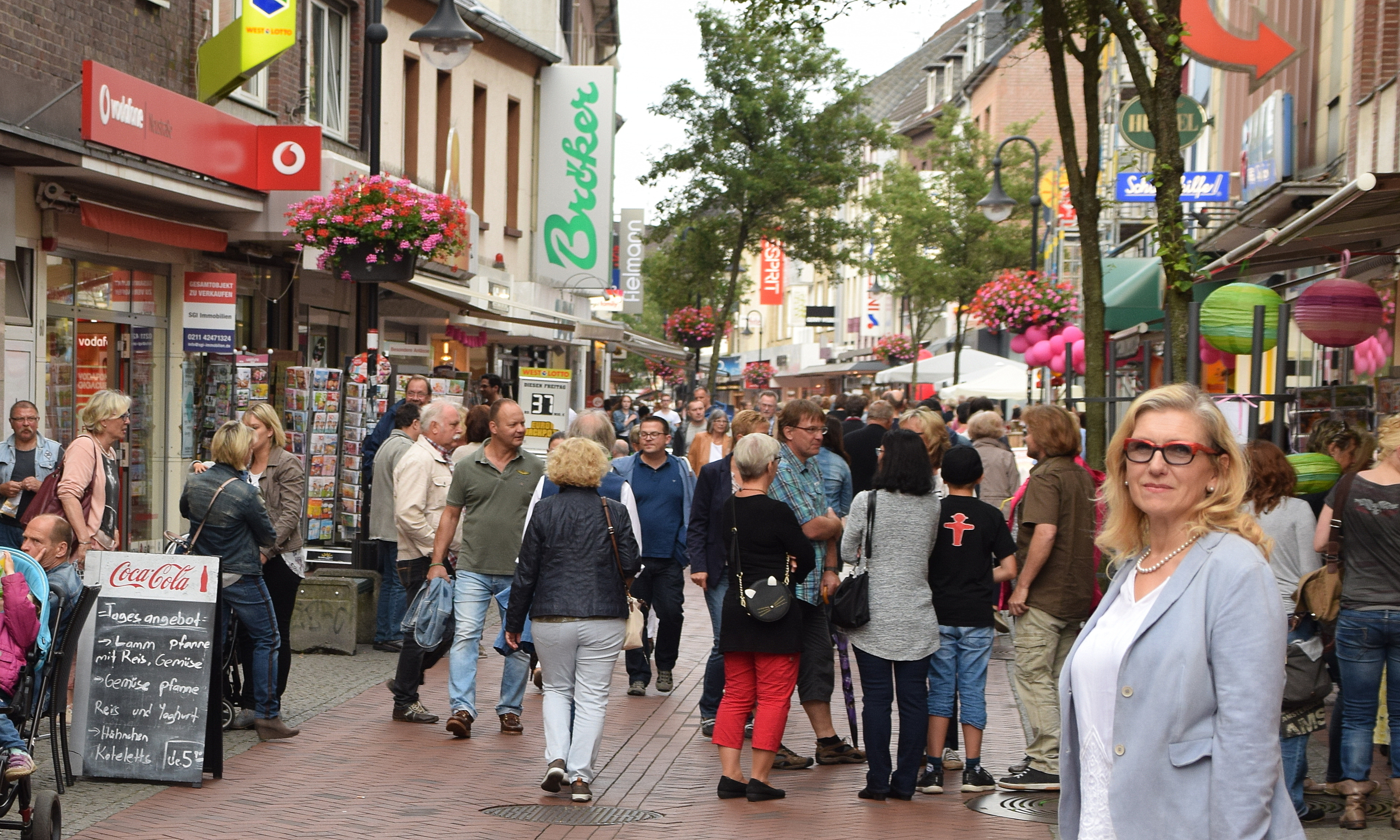Die Dinslakener Innenstadt ist gut besucht.