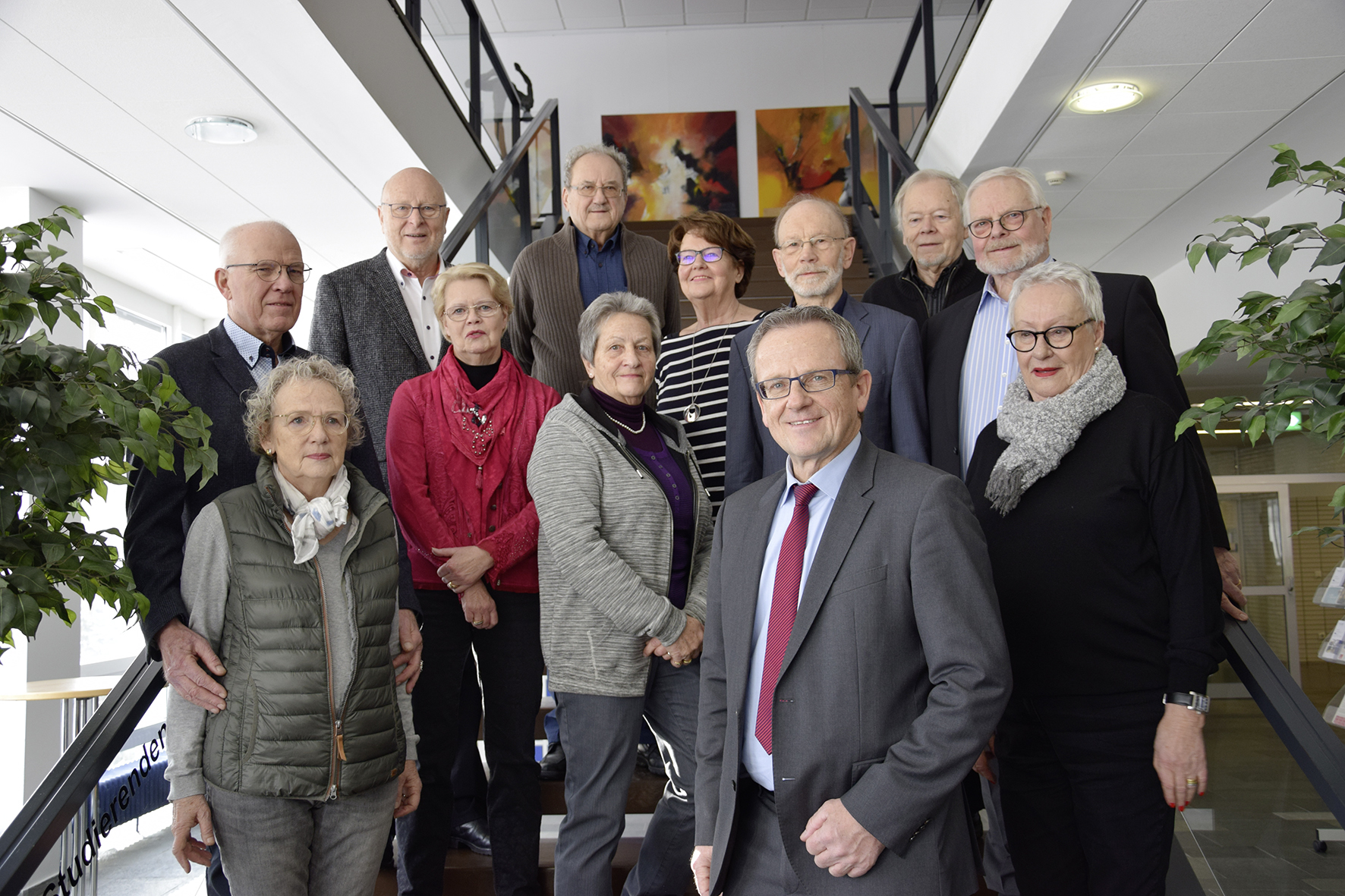 Gemeinsam mit ihren Ehefrauen besuchten die Ehemaligen ihre frühere Hochschule.