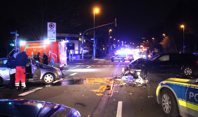 Hoher Sachschaden entstand bei einem Unfall am Montag.