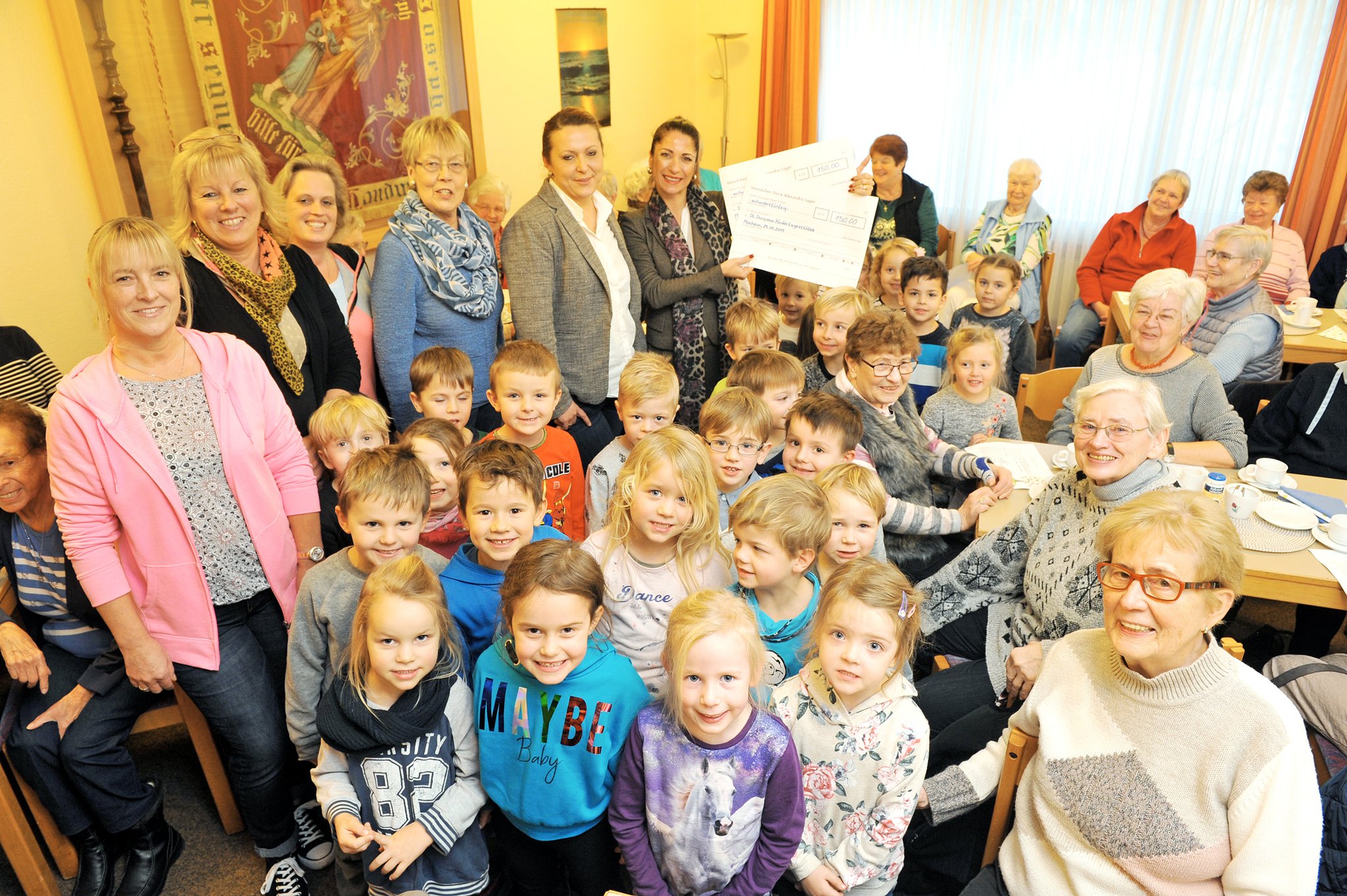 Seniorenkreis „Frohe Runde“ und die Kita St. Dionysius freuen sich