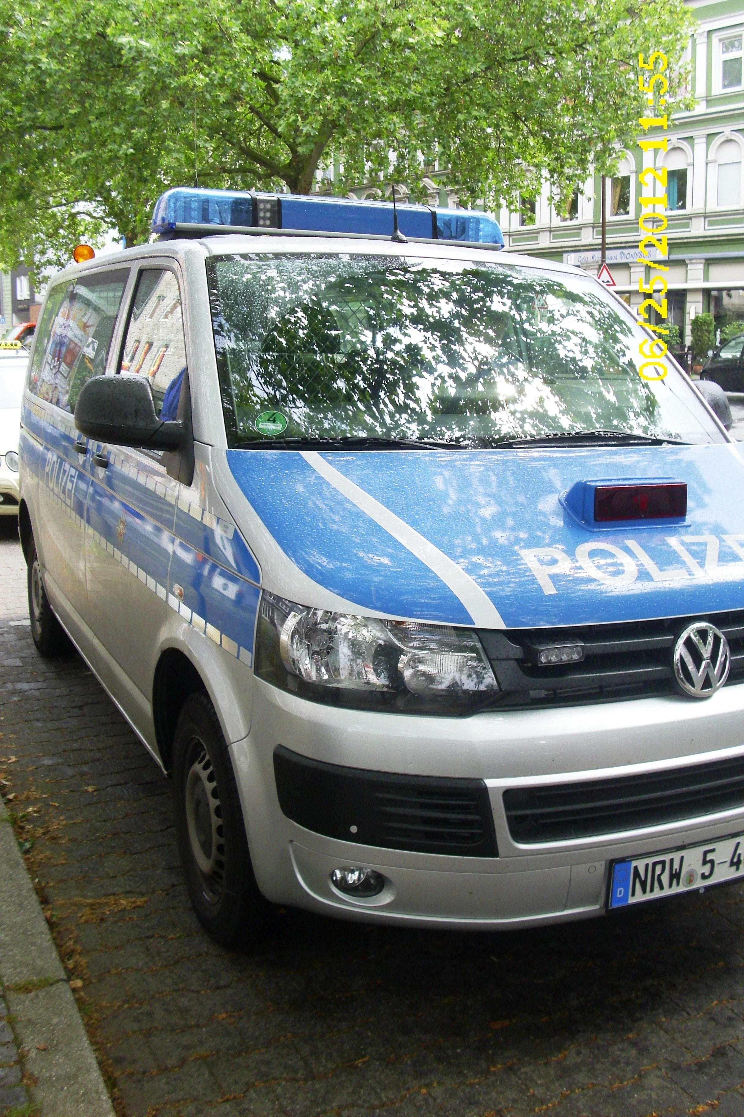 Polizei Einsatz auf dem Flohmarkt an der Willy - Brandt - Allee