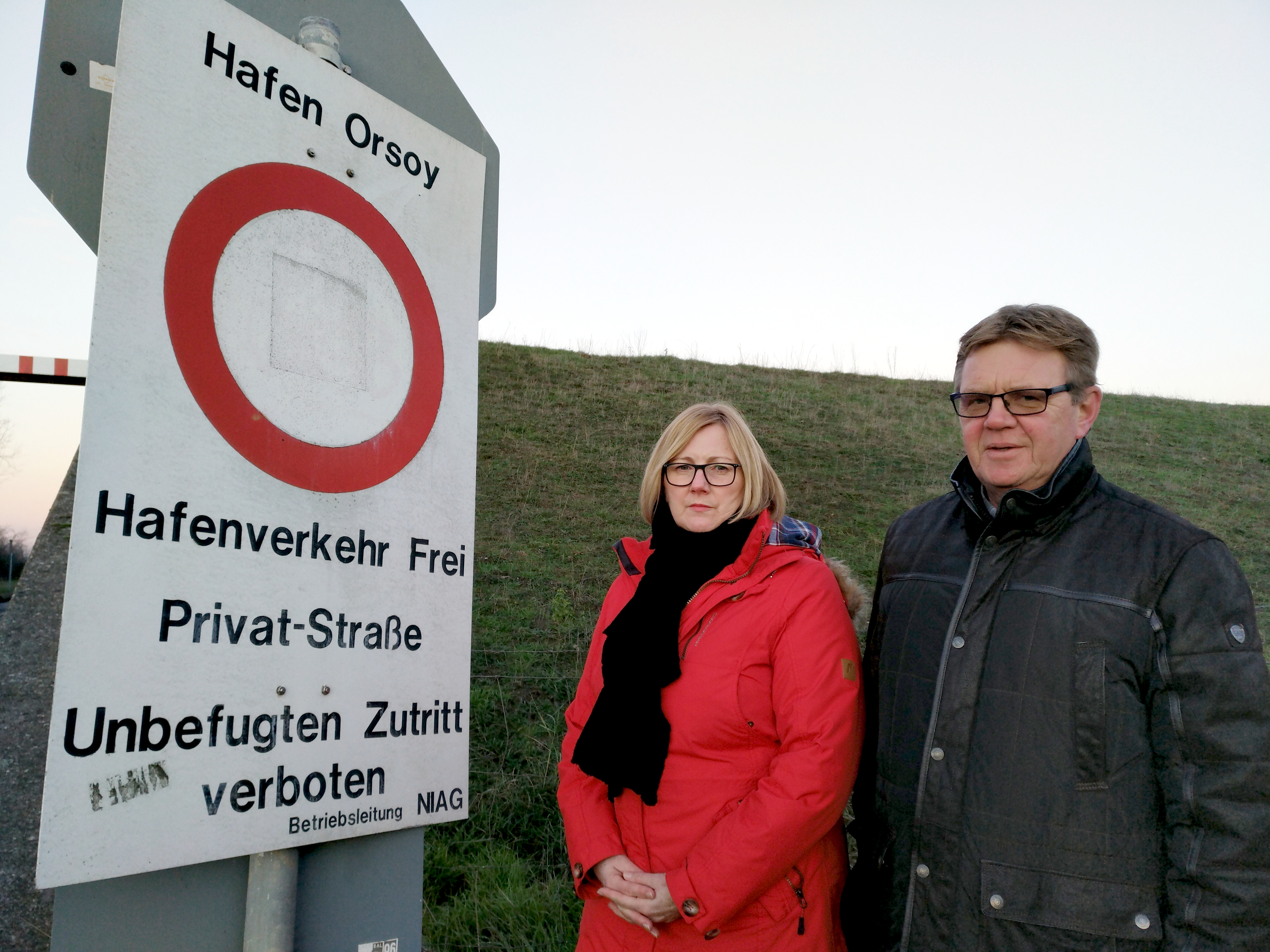 Sabine Kleinholdermann und Robert Schneiders-Scholz engagieren sich in der Interessensgemeinschaft „Belastungen durch den Hafen“ für die Belange der Hafenanwohner.