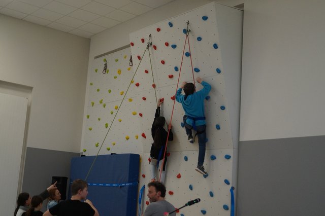 An der Kletterwand kann man sich austesten. | Foto: Schwalbert