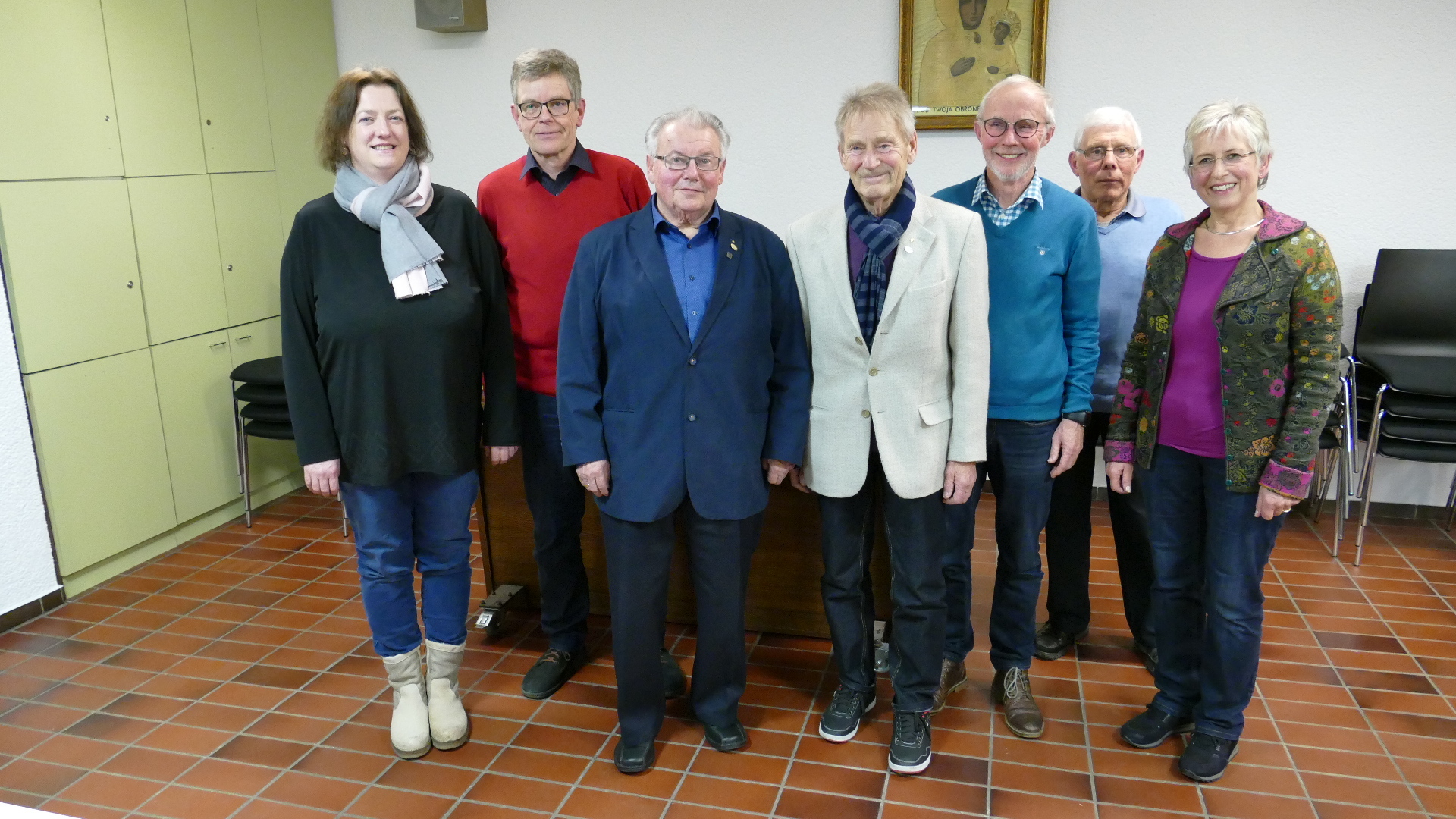 Gruppenbild des SMS-Chorvorstands: (v.l.) Nicole Kupitz (Kreischorverband), Peter Steeger (neuer 1. Vorsitzender), Hans-Werner Röttgers (Ehrenmitglied), Dieter Sabinarz (Jubilar), Günter Dumstorff (stellv. Vorsitzender), Hans-Dieter Weisgerber (Kassierer) und Christa Eck (Schriftführerin).