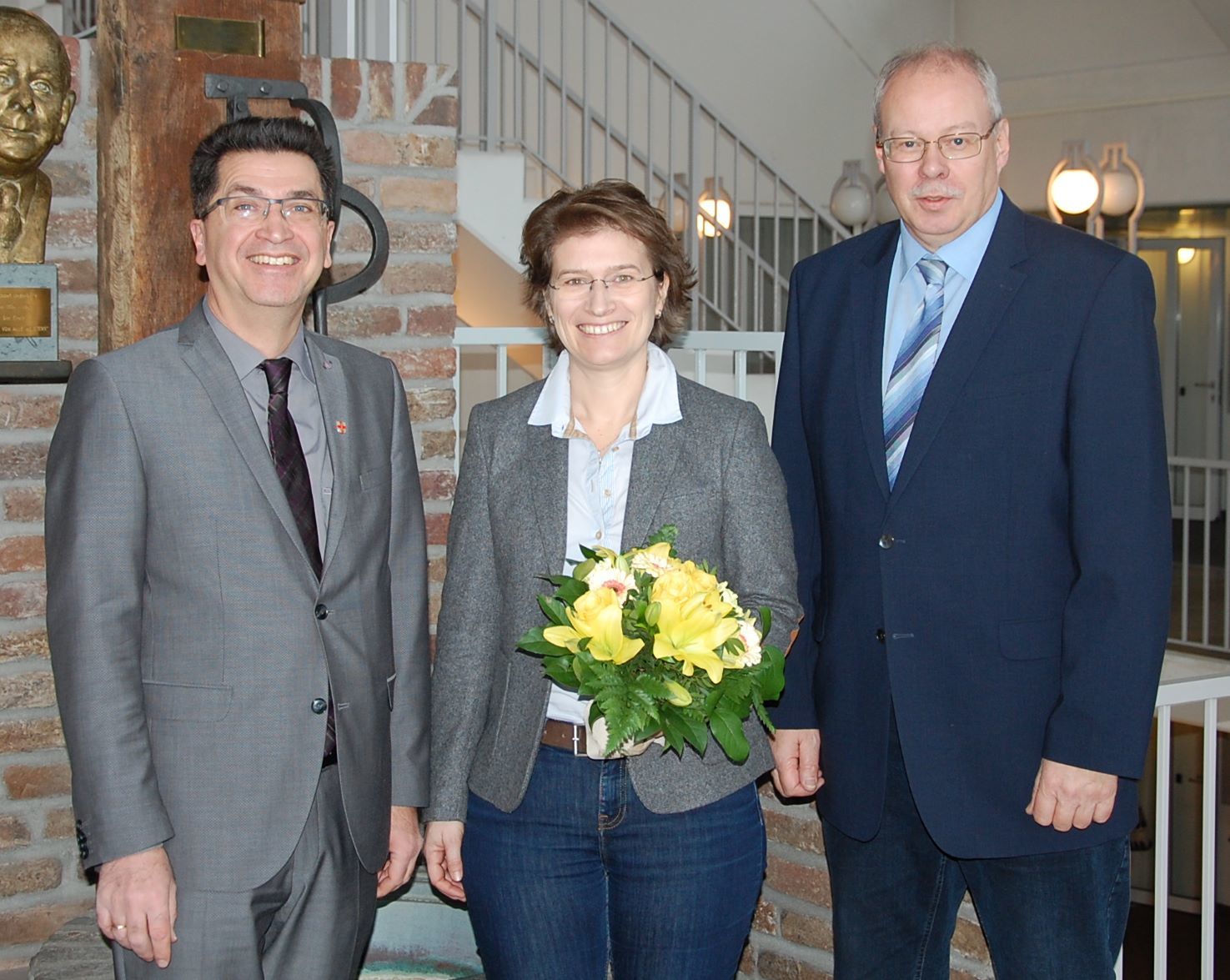 Von links: Bürgermeister Frank Tatzel, Iris Itgenshorst und Bernd Löscher.