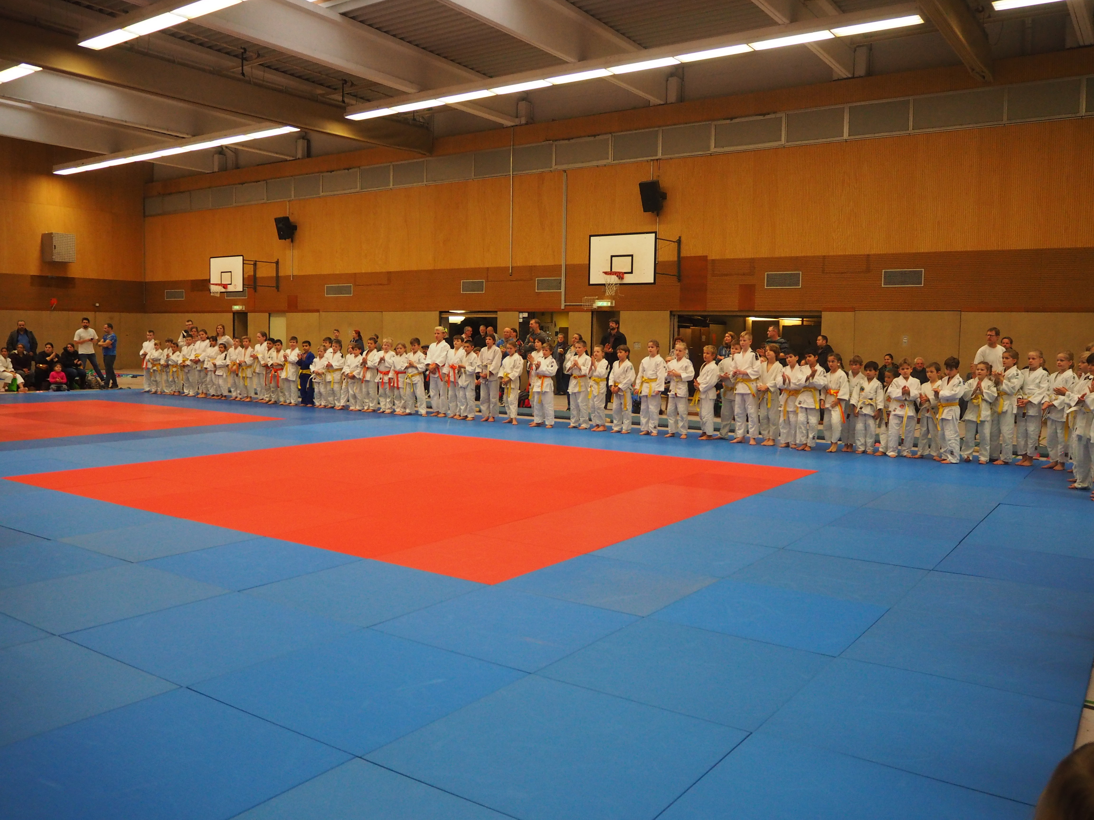 Eine noch größere Kulisse als zuletzt bei der Oberhausener Stadtmeisterschaft erwartet Athleten, Trainer, Betreuer und Zuschauer beim Holten-Cup. (Foto: Judo-Team Holten)