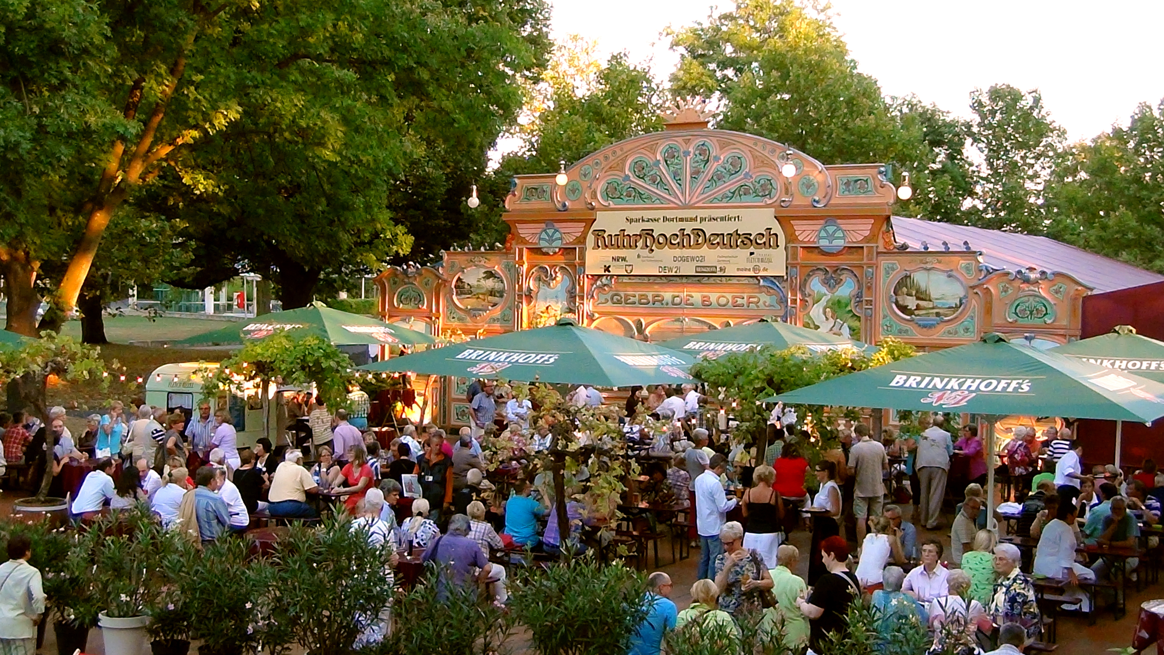 Tickets für das 10. Zeltfestival Ruhrhochdeutsch im Spiegelzelt an der B1 sind ab sofort erhältlich.