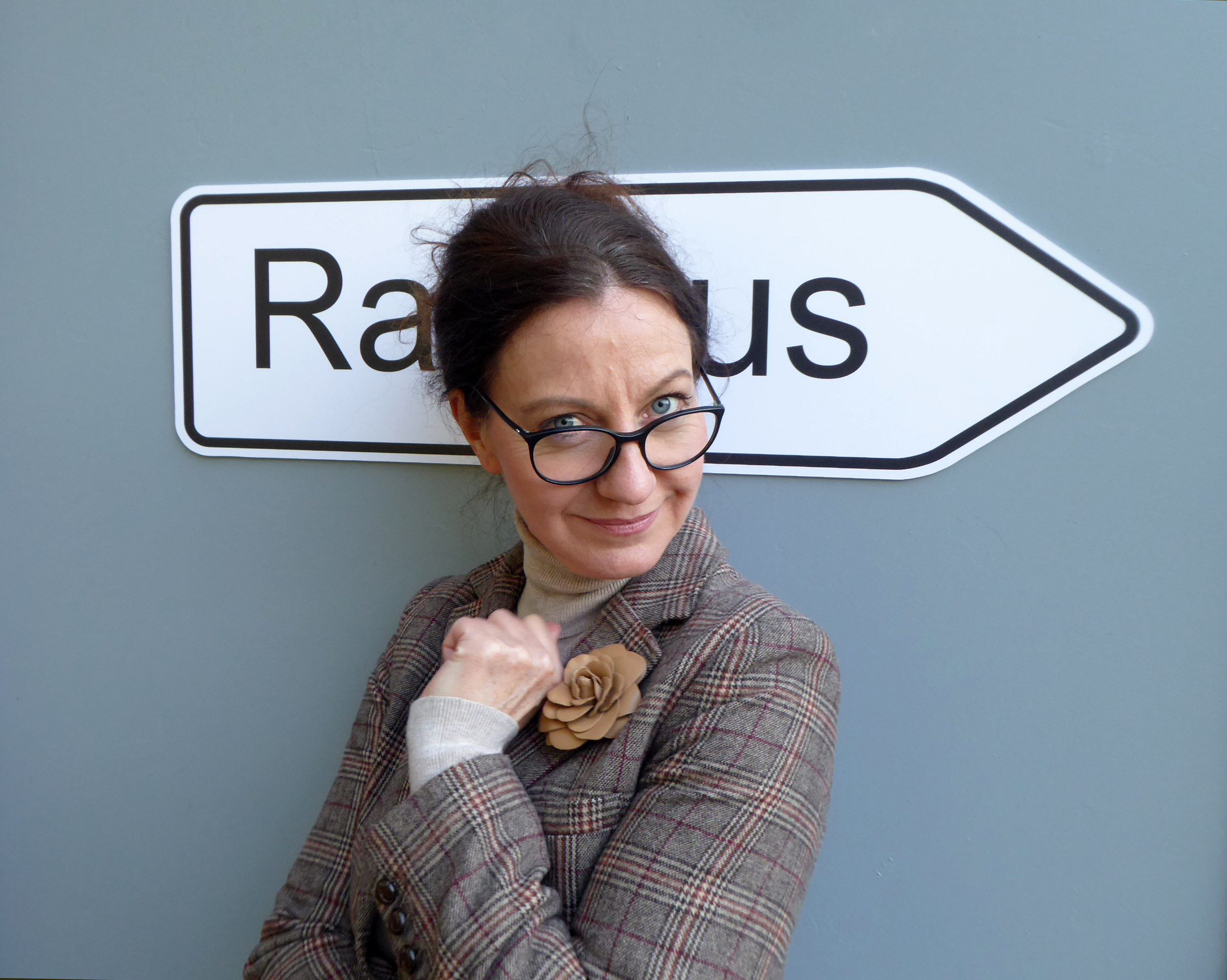 In die Abgründe der Kommunalpolitik begibt sich am Freitag, 12. April, Schauspielerin Simone Röbern.
Foto: Dr. Thomas Eicher
