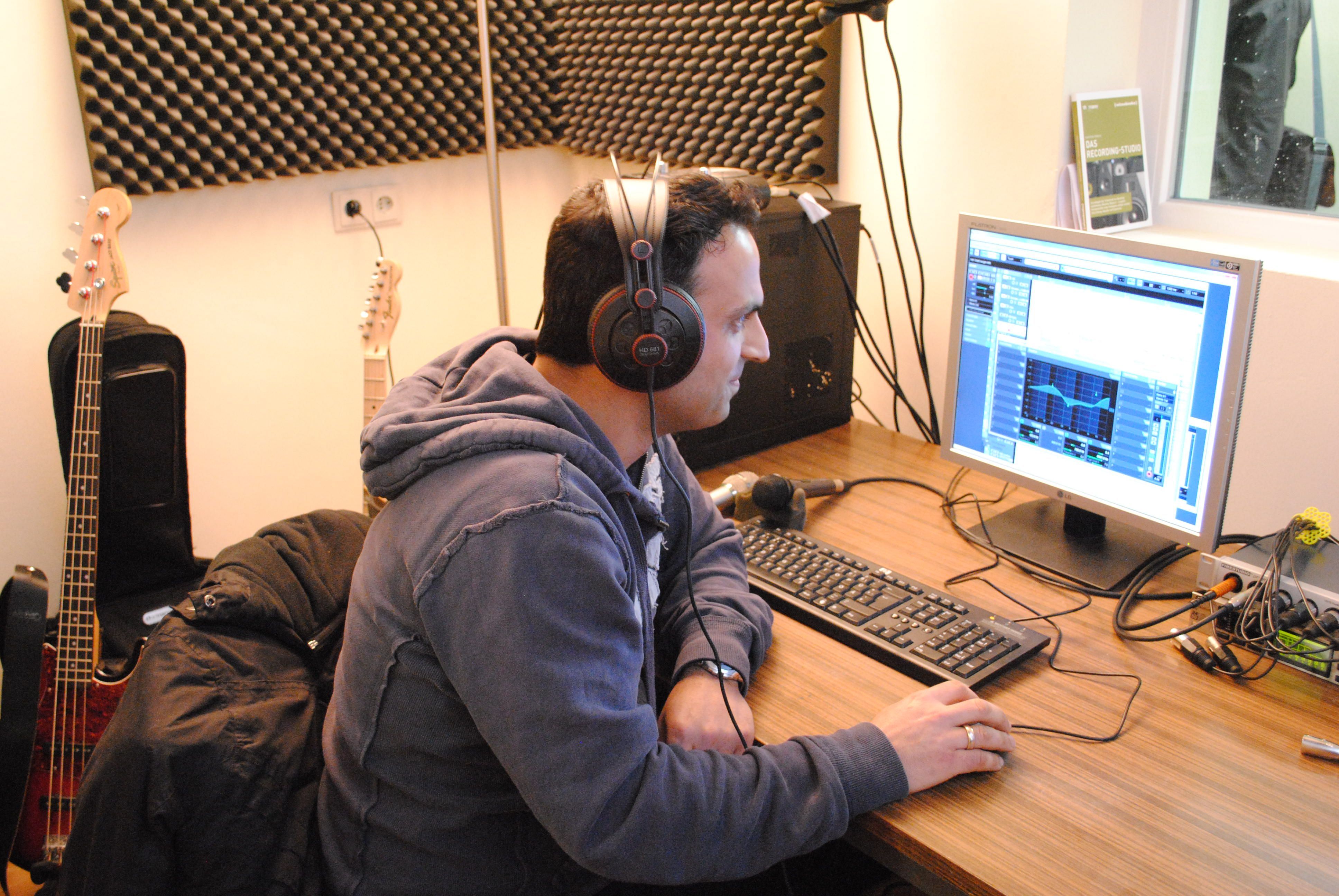 Kosta Daniilidis im BoGi's-Tonstudio. Bildquelle: Stadt