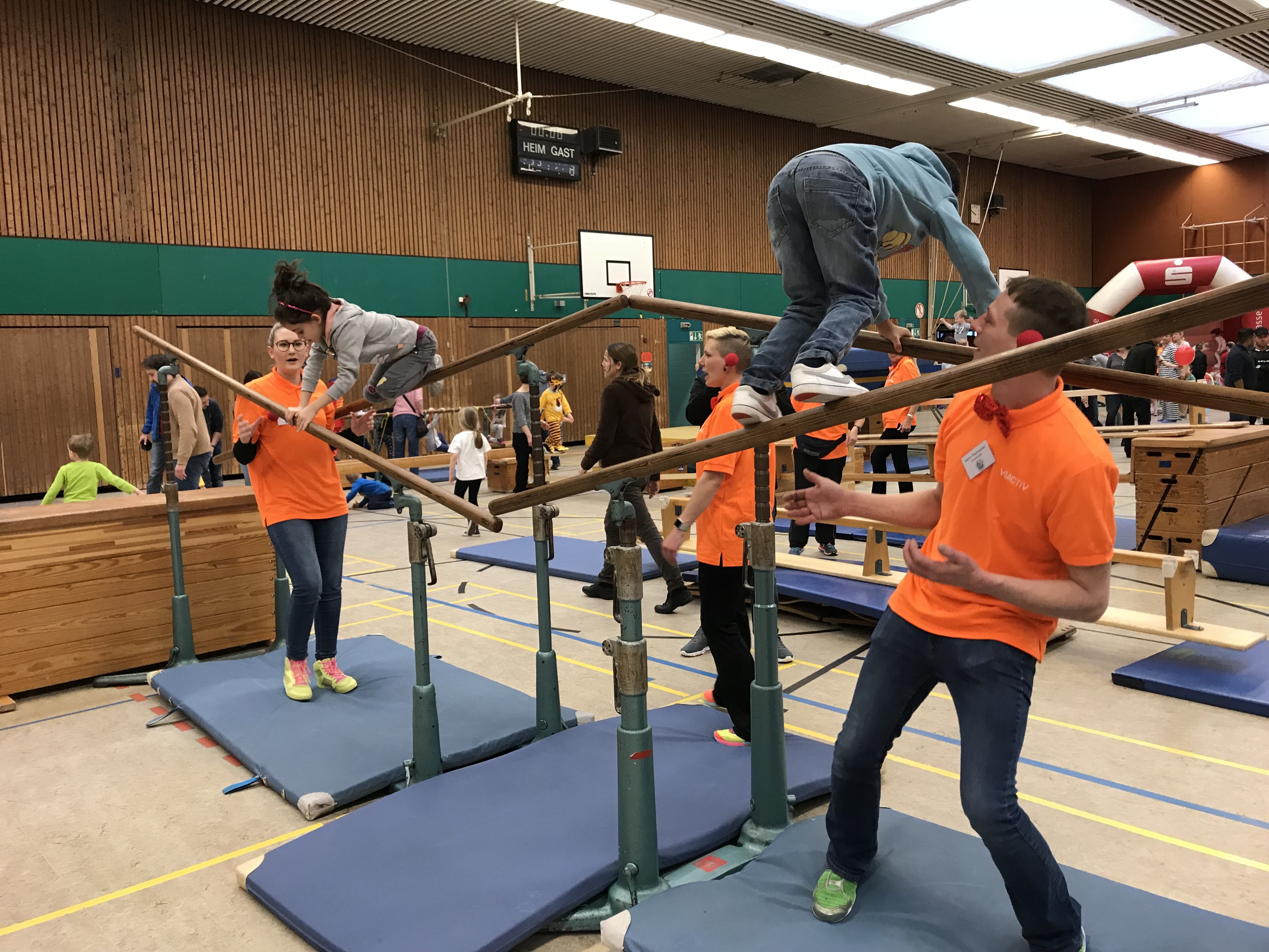 Die beste Gelegenheit für den Nachwuchs, Freude am Sport zu finden, bietet das langjährige HSC-Spielfest für Kinder in der Holzwickeder Hilgenbaumhalle.
