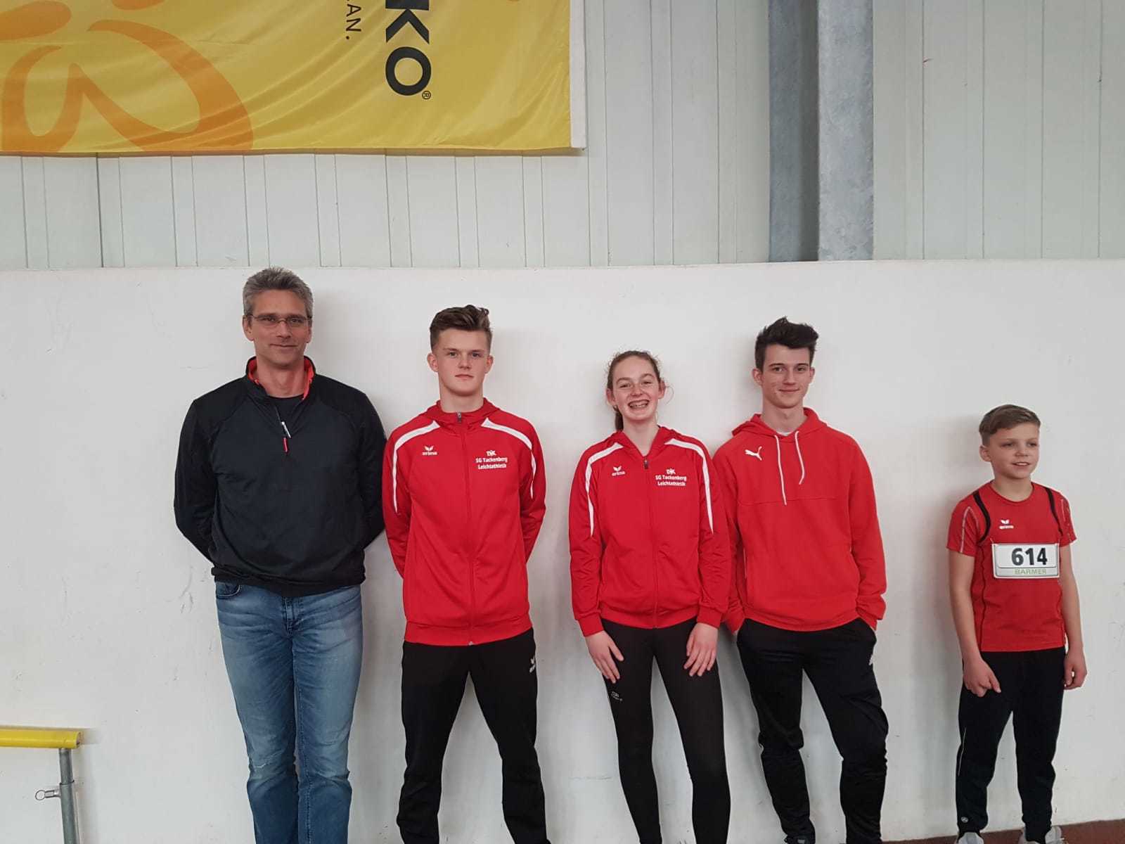 Trainer Ralf Ruhrmann, Yannick Smajlovic, Jule Goddinger, Trainer Tim Schwarzbäcker und Joshua Ingenwerth