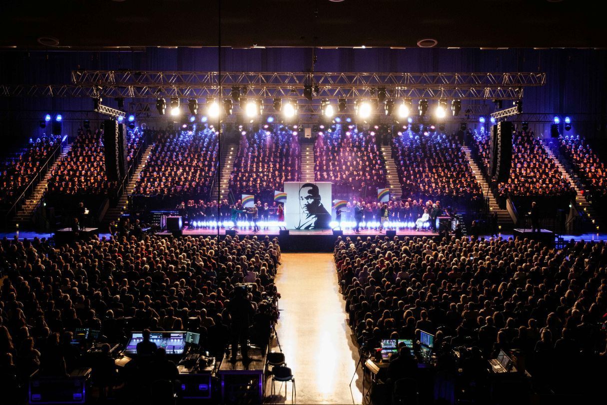 Das Chormusical lebt vor allem von der Kraft des starken Chores, der eine ganze Hallenseite des Ranges füllte.