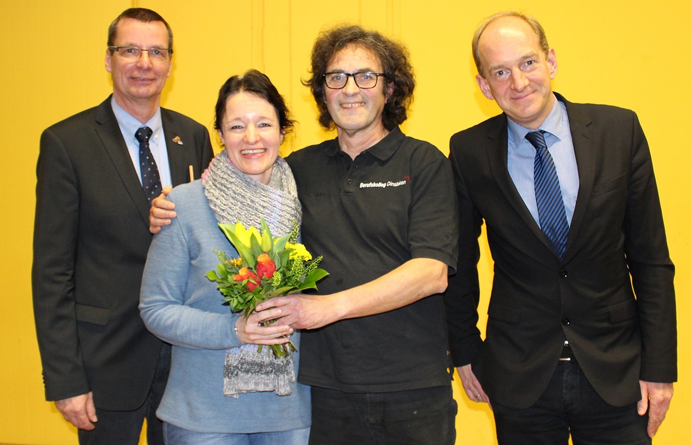 Das Foto zeigt Schulleiter Uwe Neumann, Conny Tausendfreund, Wilfried Faber-Dietze und Florian Eckert, stellvertretender Schulleiter, bei der Verabschiedung.