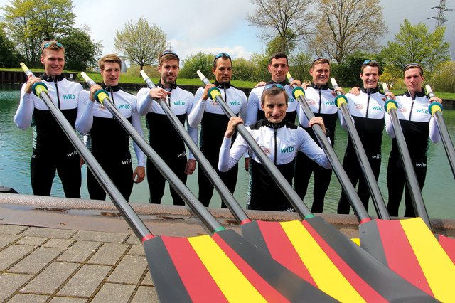 Maximilian Reinelt (4.v.l) im Team des Deutschland-Achters vor der Olympiade 2016 mit Hannes Ocik, Felix Drahotta, Malte Jakschik und Maximilian Munski sowie die Olympiasieger von 2012 in London Richard Schmidt, Eric Johannesen, Andreas Kuffner und Steuermann Martin Sauer.