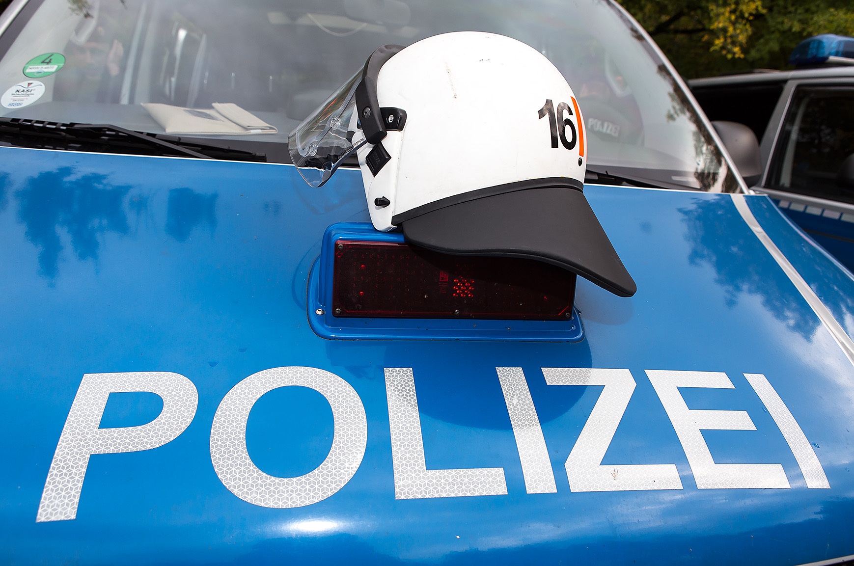 In einer Straßenbahn in Dinslaken kam es am Sonntagmorgen zu einem unerfreulichen Vorfall.