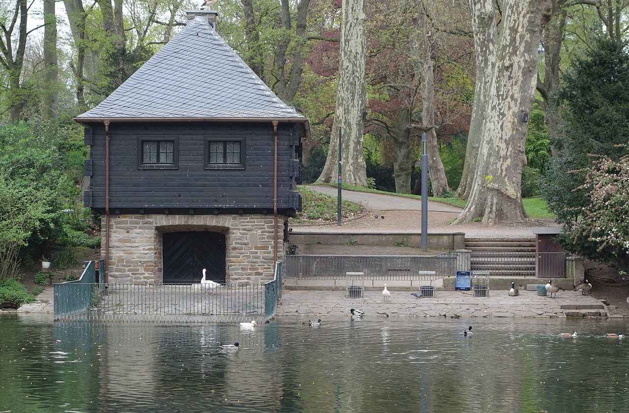 Schwanenhaus_Hofgarten_Düsseldorf_2018_Quelle Wikipedia_Kürschner
