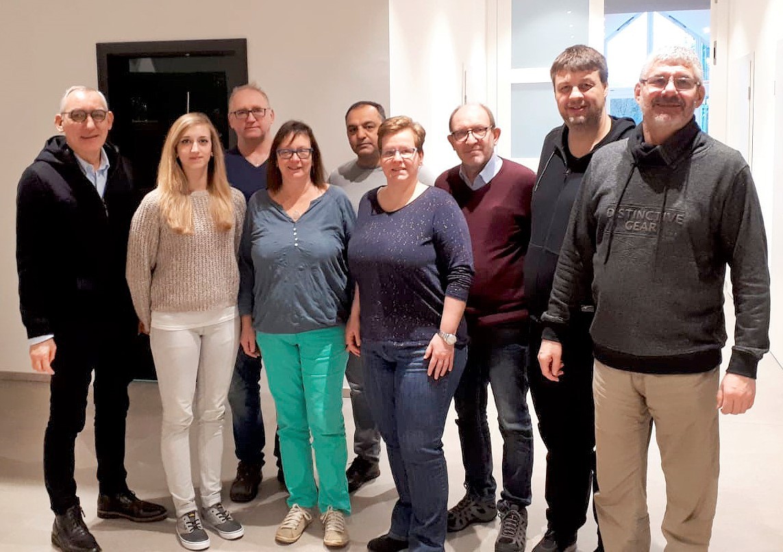 Der Vorstand des DRK-Schwerte und Aktive der DRK-Einsatzeinheiten trafen sich zur traditionellen Klausurtagung in Hörstel-Dreierwalde. Von links: DRK-Vorsitzender Heinrich Böckelühr, Nadine Karneil, Thomas Wollmeiner, Ute Narat, Selim Aydin, Carolin Alius, Schatzmeister Jürgen Ast, RK-Leiter Oliver Herrmann und Vize-Vorsitzender Martin Kolöchter.