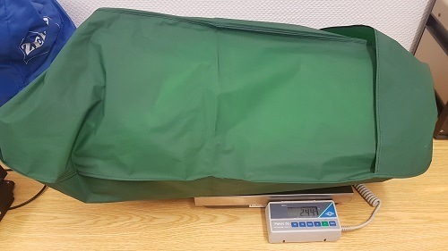 In zwei Stoffbeuteln befand sich über 5 Kilogramm Marihuana. Ein Tatverdächtiger befindet sich derzeit in Haft.