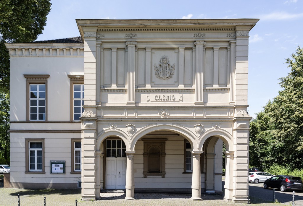 Von der Gesellschaft CASINO im Jahr 1842 erbaut: das Casinogebäude an der Delle 57 (früher Luisenstraße 1)