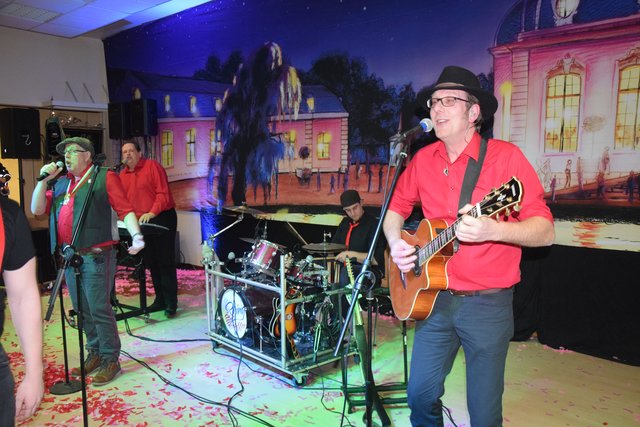 Wohnzimmerparty im "Schloss" Bürgertreff ist wieder ein Riesenerfolg