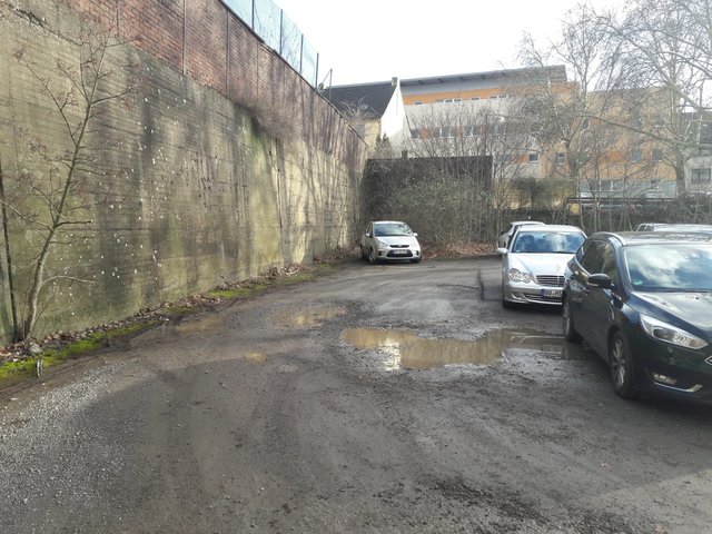 Der städtische Parkplatz an der Gußstahlstraße ist vom Müll befreit. Foto: UWGFB