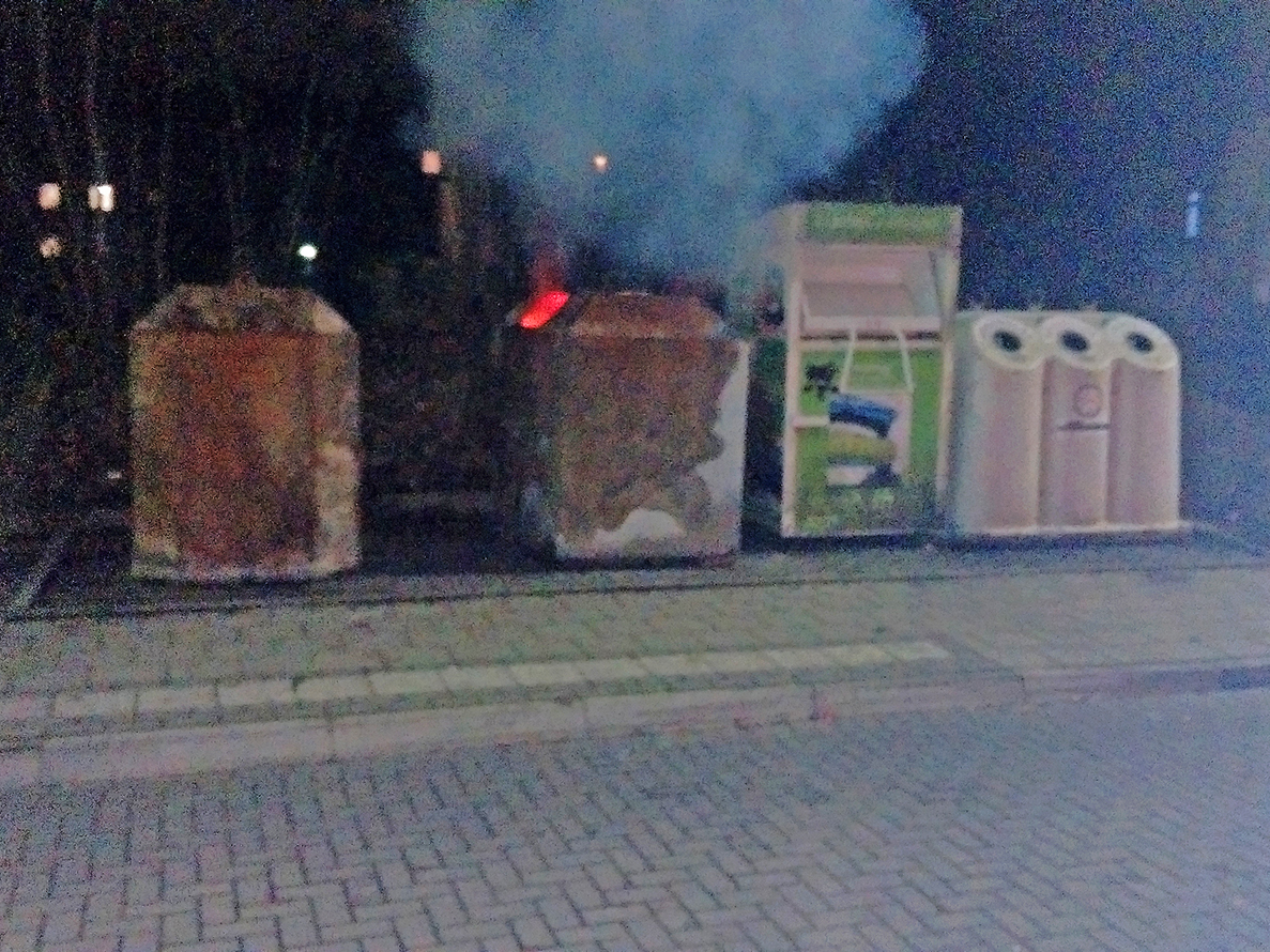 Ein Papiercontainer in Langenberg brannte.