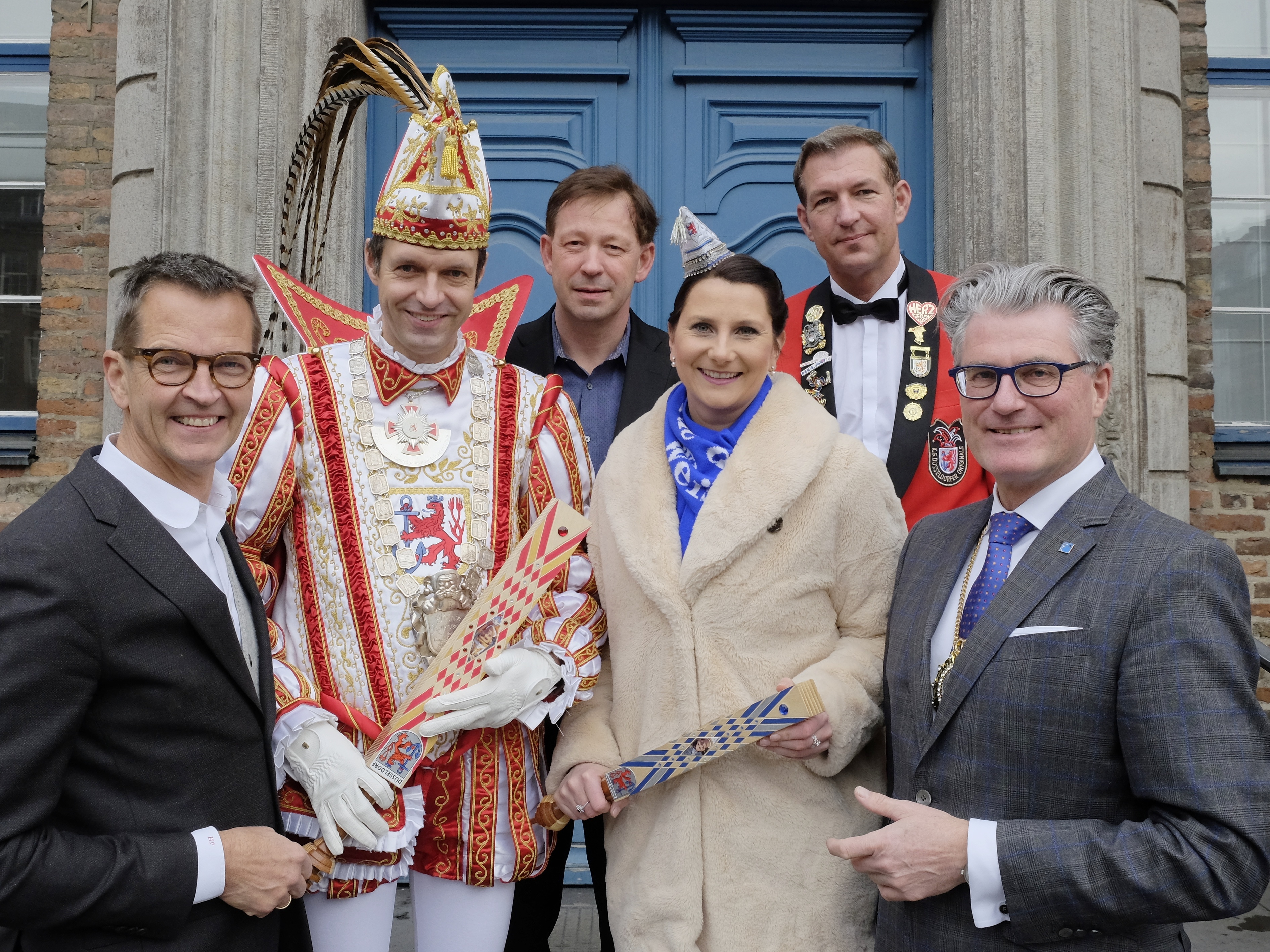 Gesundheitsdezernent Prof. Dr. Andreas Meyer Falcke, Martin Wilms, Vorsitzender KG "Düsseldorfer Originale", Venetia Sabine, Stadtdirektor Burkhard Hintzsche, Prinz Martin I. und Josef Hinkel, Vorsitzender des Fördervereins Düsseldorfer Karneval (v. r. n. l.).