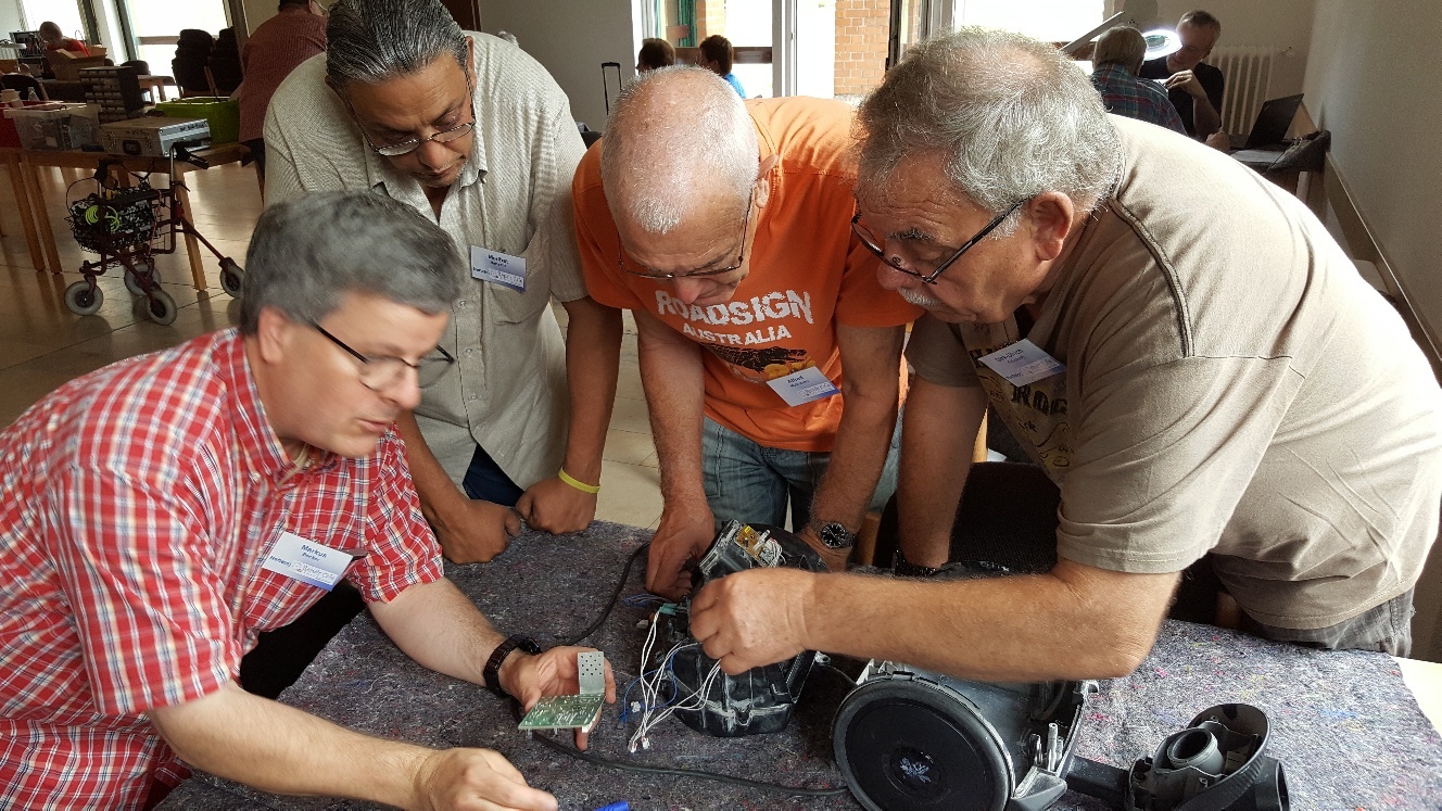 Teamarbeit gehört zum Wesen der Repair Cafes und wird im Repair Cafe Nette unter den Mitarbeitern wie selbstverständlich gelebt.