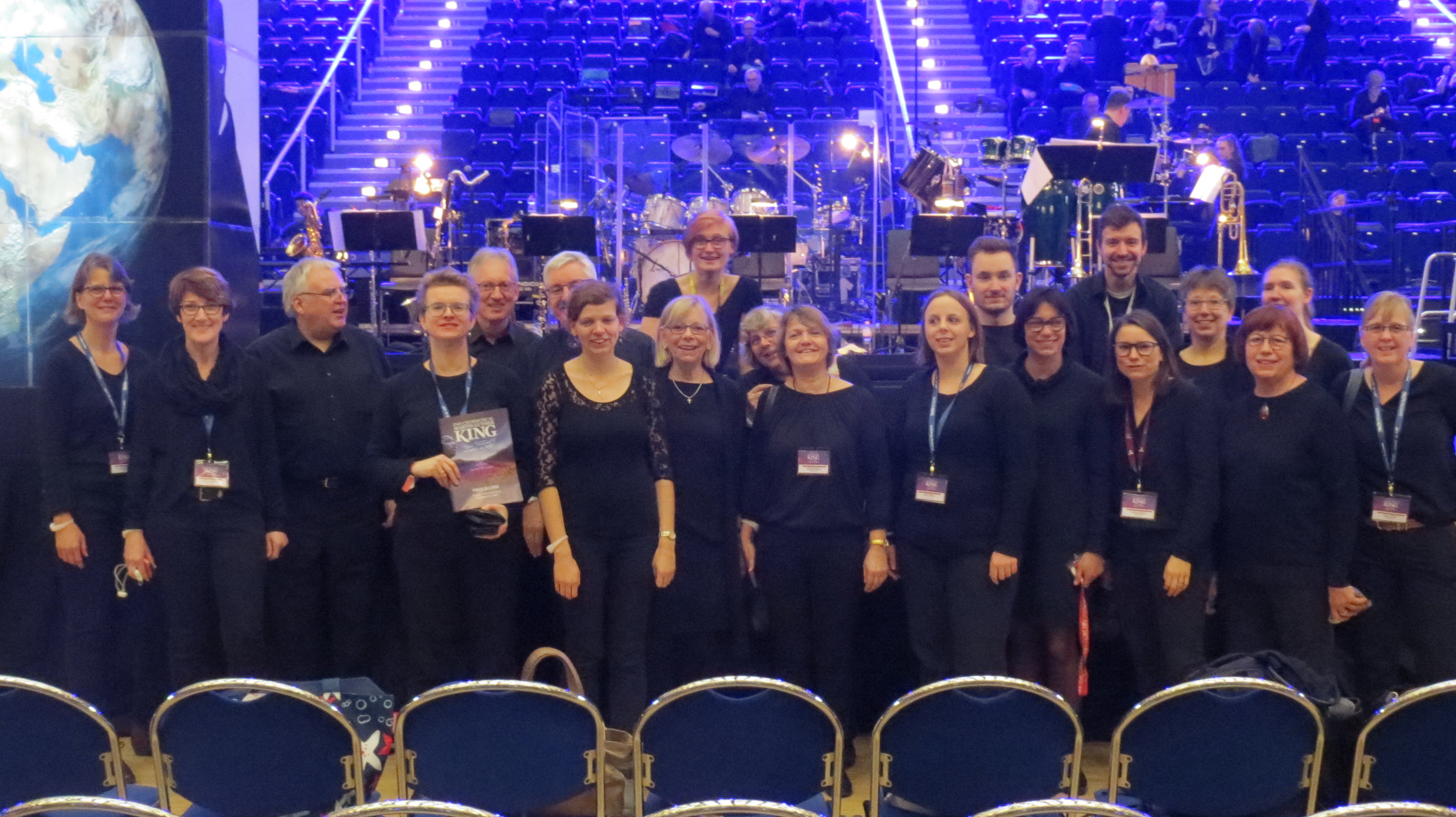 Ein Teil des Projektchor-DREAM vor der Uraufführung des Chormusicals Martin Luther King in der Essener Grugahalle