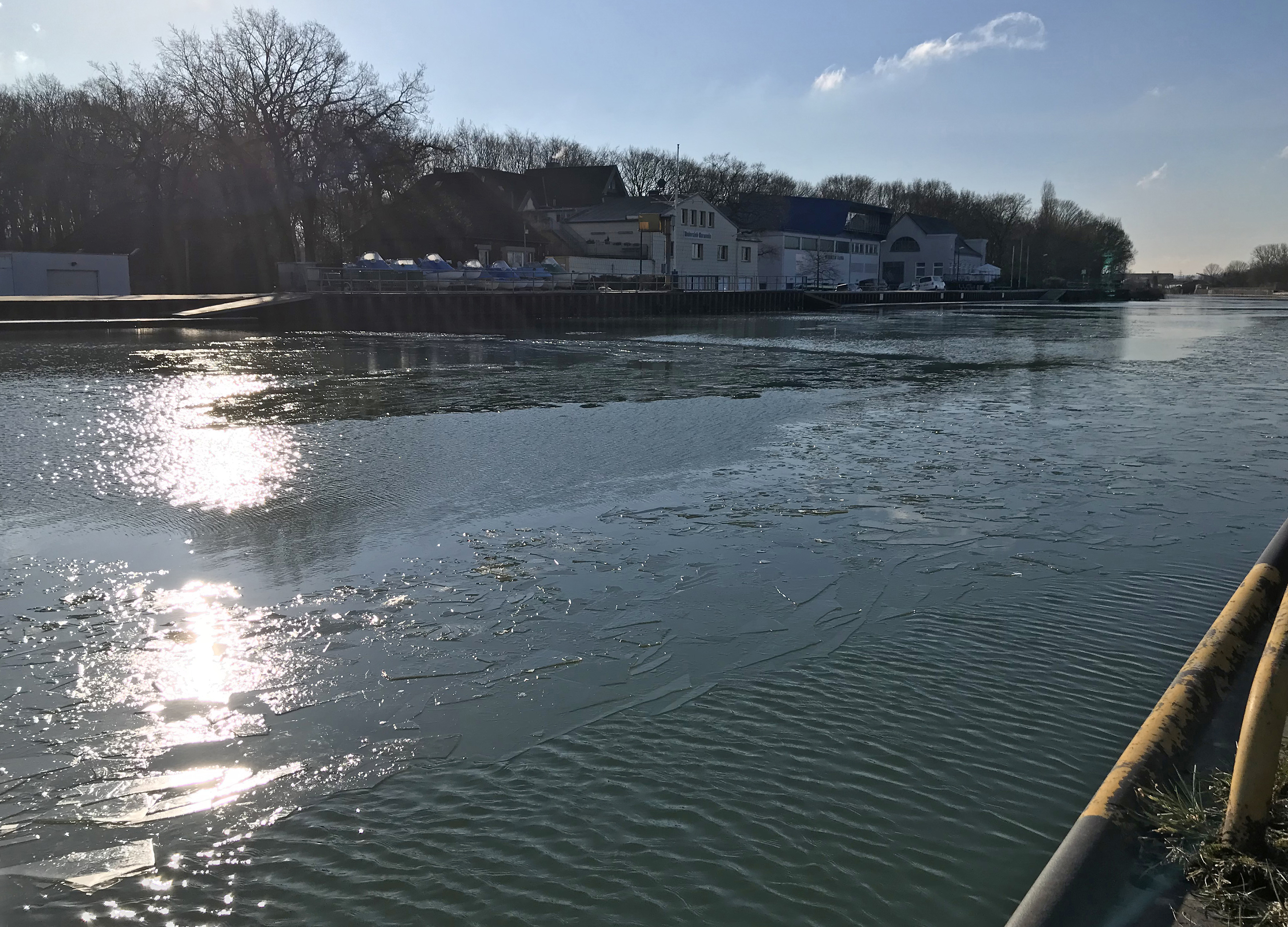 Kein Schiff auf dem Kanal: Von Mitte Juni bis Ende Juli wird der Dortmunder Hafen durch die Sperrung der Schleuse in Henrichenburg von allen anderen Wasserstraßen abgeschnitten.