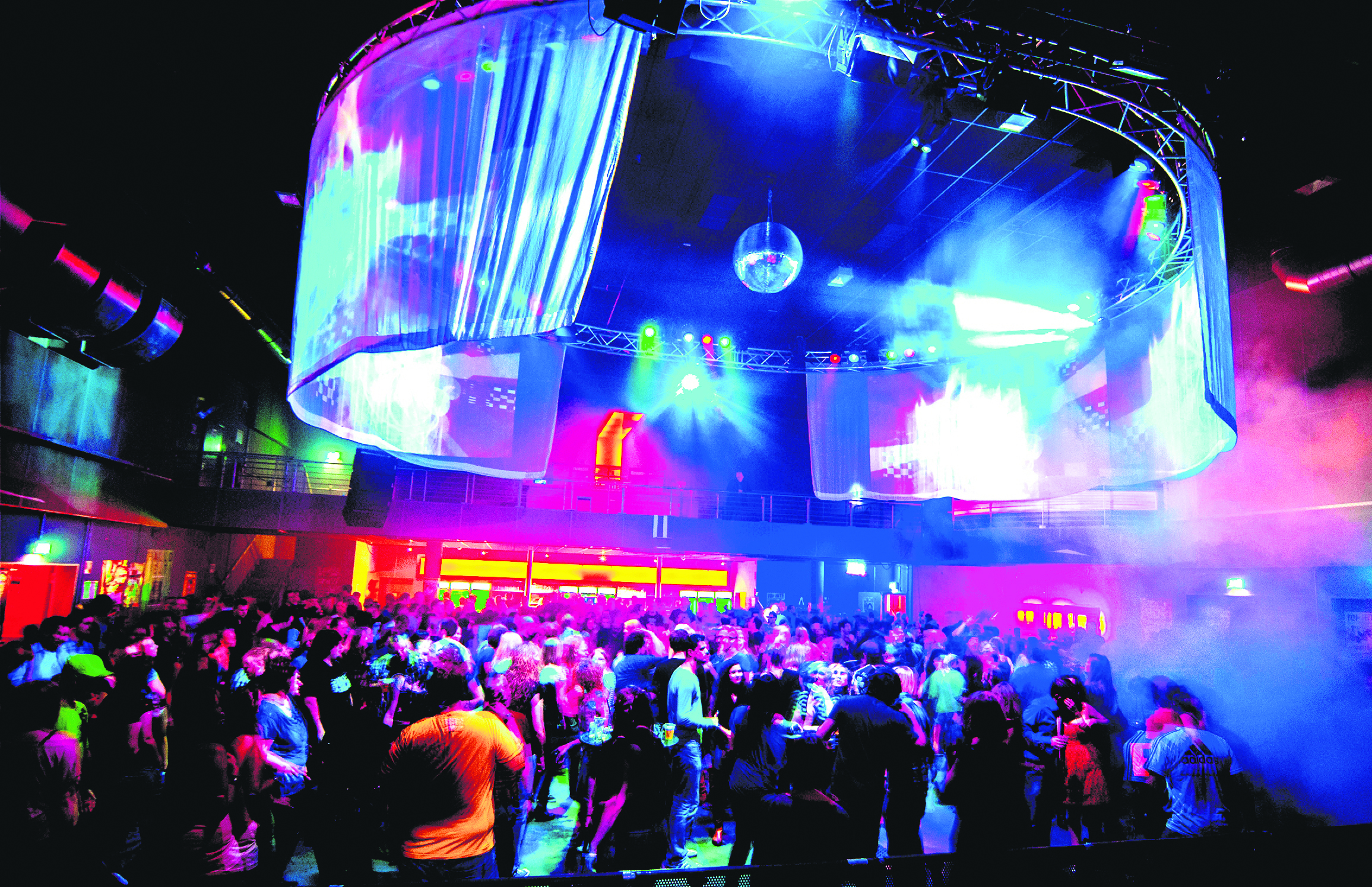 Die größte Party der Nacht zum Durchfeiern in der City steigt im FZW. Übrigens sind alle Locations zu Fuß schnell zu erreichen.