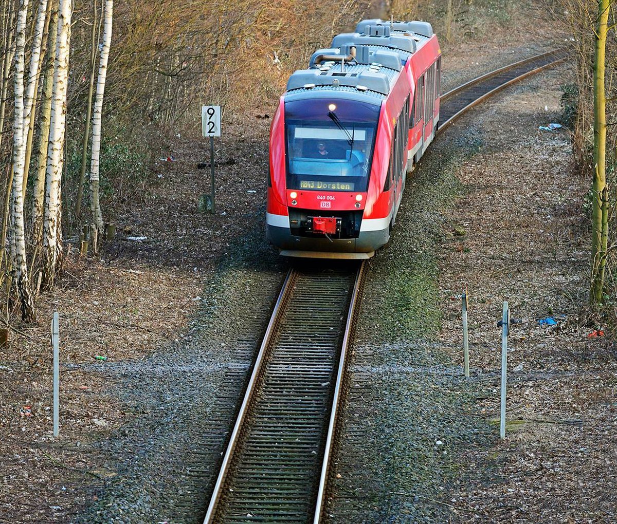 Seit Jahren überqueren Fußgänger widerrechtlich die Gleise am Bahnhof Gladbeck-Ost. Um dies zu verhindern wird die "Deutsche Bahn" in Höhe des "Oberhofes" nun einen 170 Meter langen Sicherheitszaun errichten.