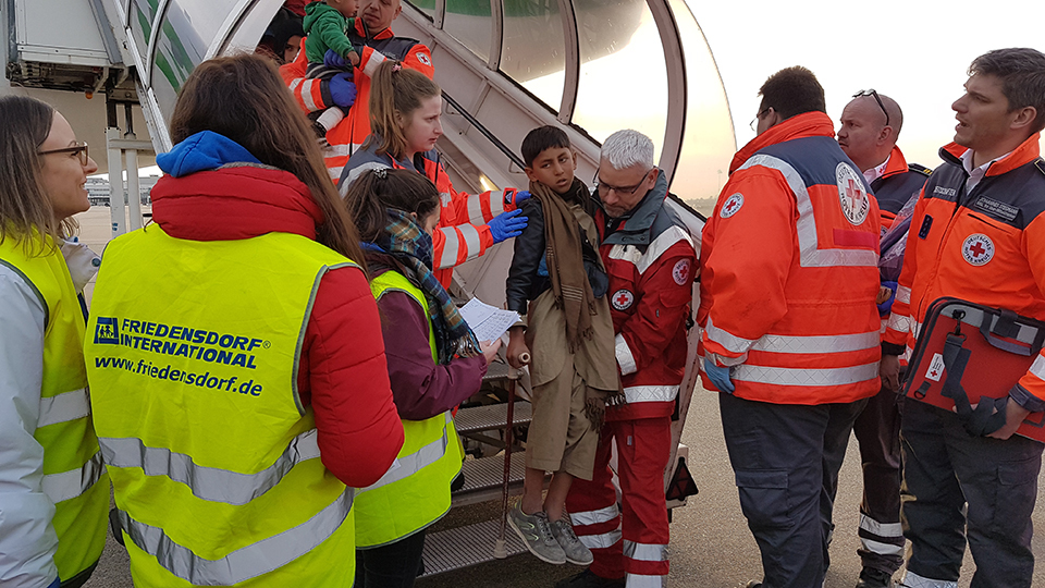 Ankunft der Kinder am Düsseldorfer Flughafen.