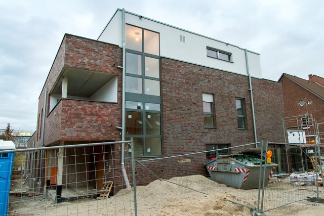 Bereits im April/Mai soll der Neubau „Wohnen an den Eichen“ an der Victoriastraße fertiggestellt und bezugsfertig sein.