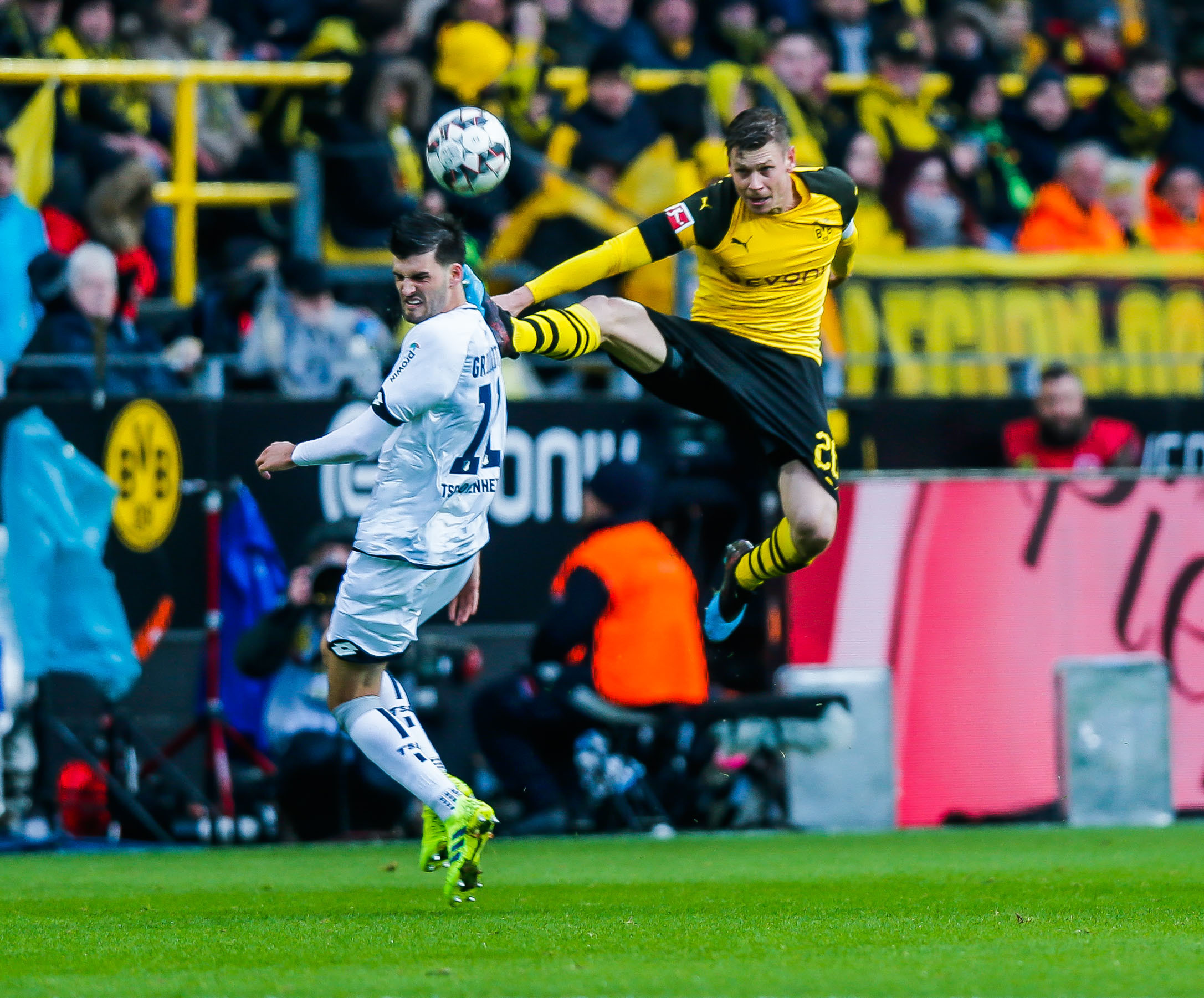 Borussia Dortmund kassierte zuletzt wiederholt viele Gegentore. Gegen den 1. FC Nürnberg will der BVB wieder zurück in seine erfolgreiche Spur finden.