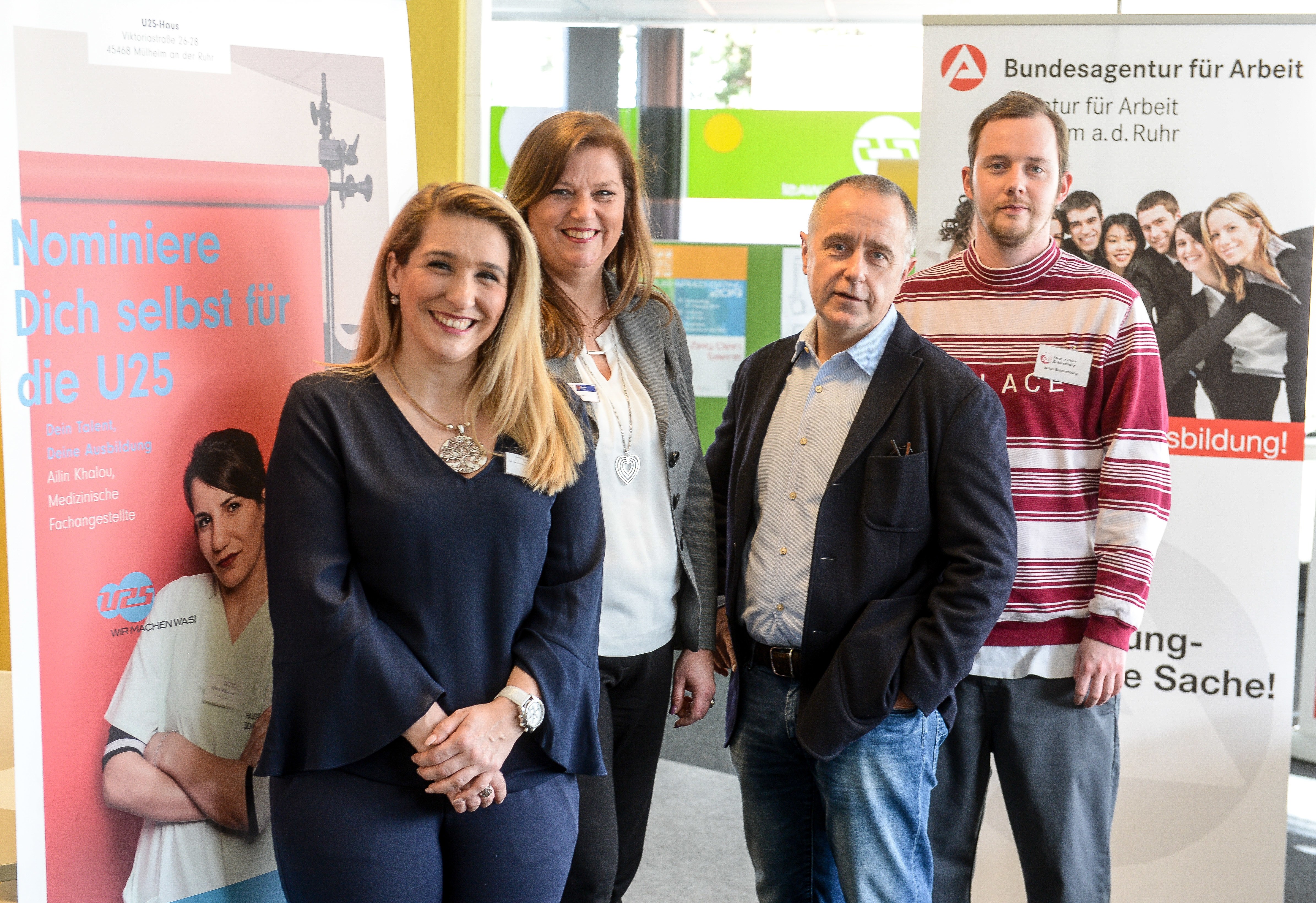 Fans der Ausbildung: Elia Garcia und Wiebke Rahmfeld von der Contilia-Akademie, Restraurantchef Jrög Hackbarth und Justus Behmenburg von der gleichnamigen Plegefirma (v.l.).