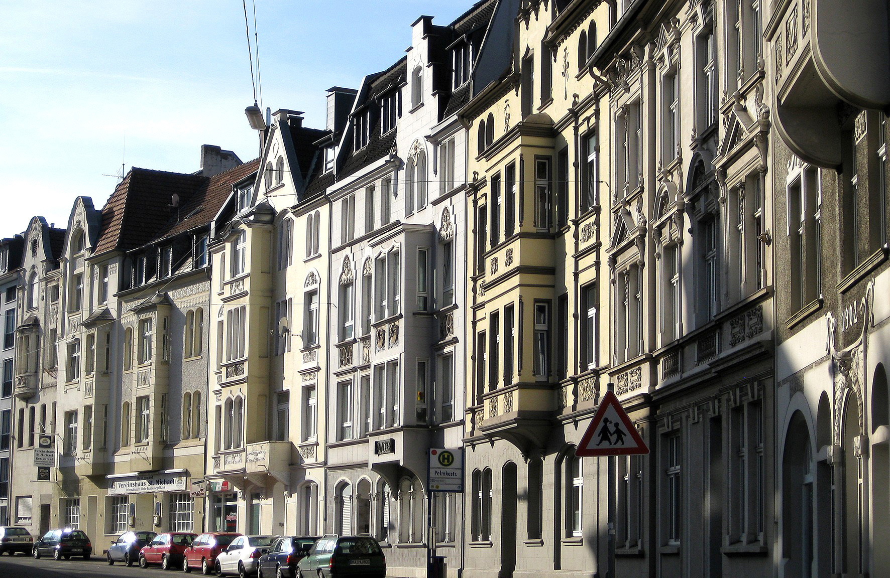 Wehringhausen mit seinen schönen und weniger schönen Seiten steht vor einer richtungsweisenden Entscheidung. Wie es in dem Hagener Stadtteil weiter gehen soll, ist Thema einer Bürgerversammlung. Unser Bild zeigt die Lange Straße.