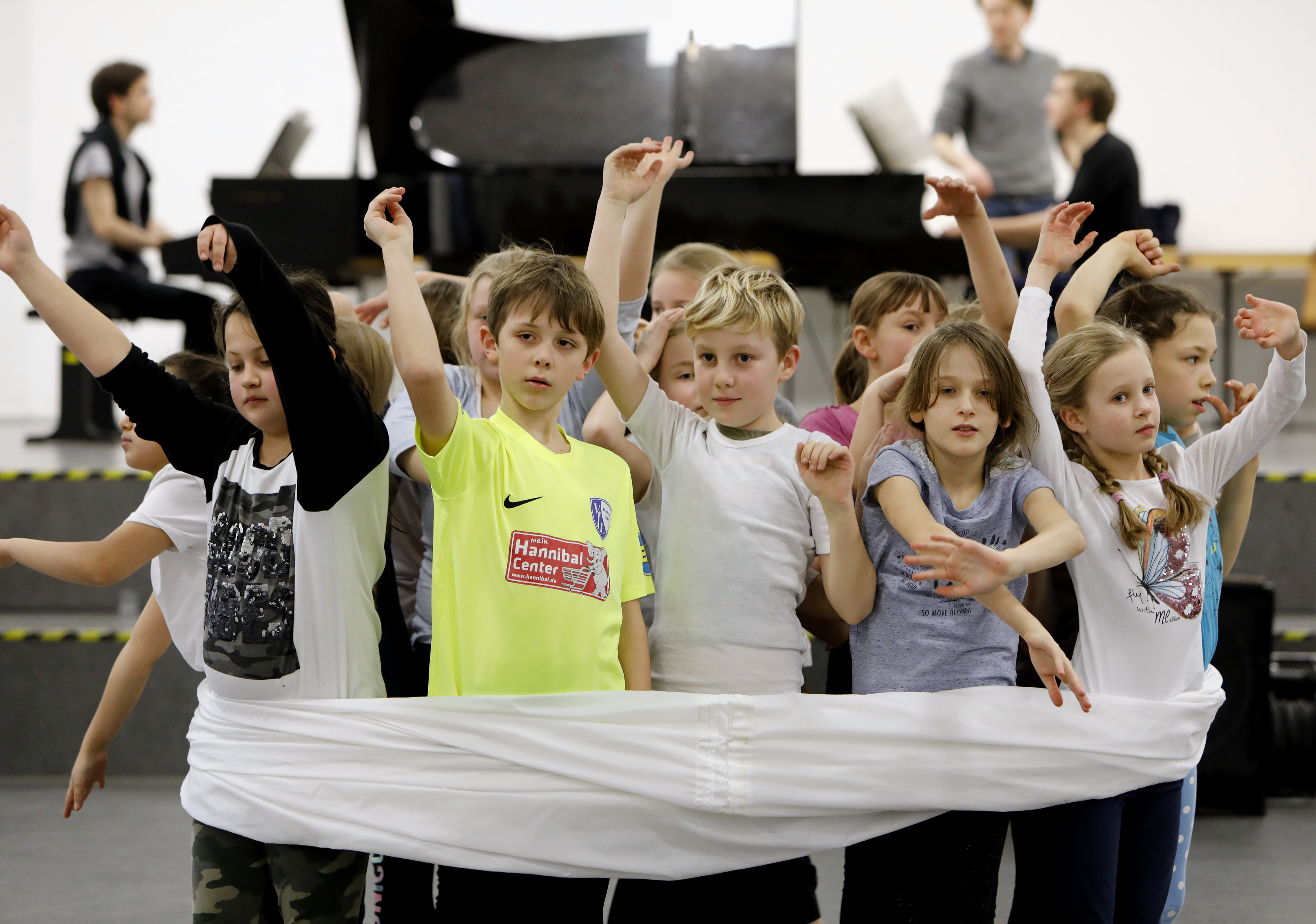 In der Endphase proben die Schülerinnen und Schüler täglich für das Tanzprojekt zu Igor Strawinskys Ballettmusik „Le Sacre du printemps“.