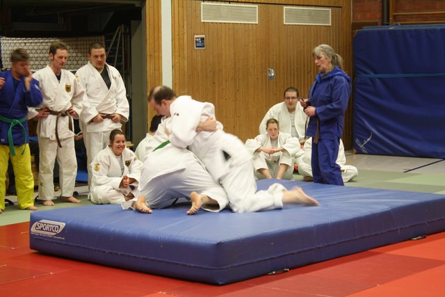 So sieht das Training der Judokas aus. Ganz rechts Trainerin Gabi Gramsch.