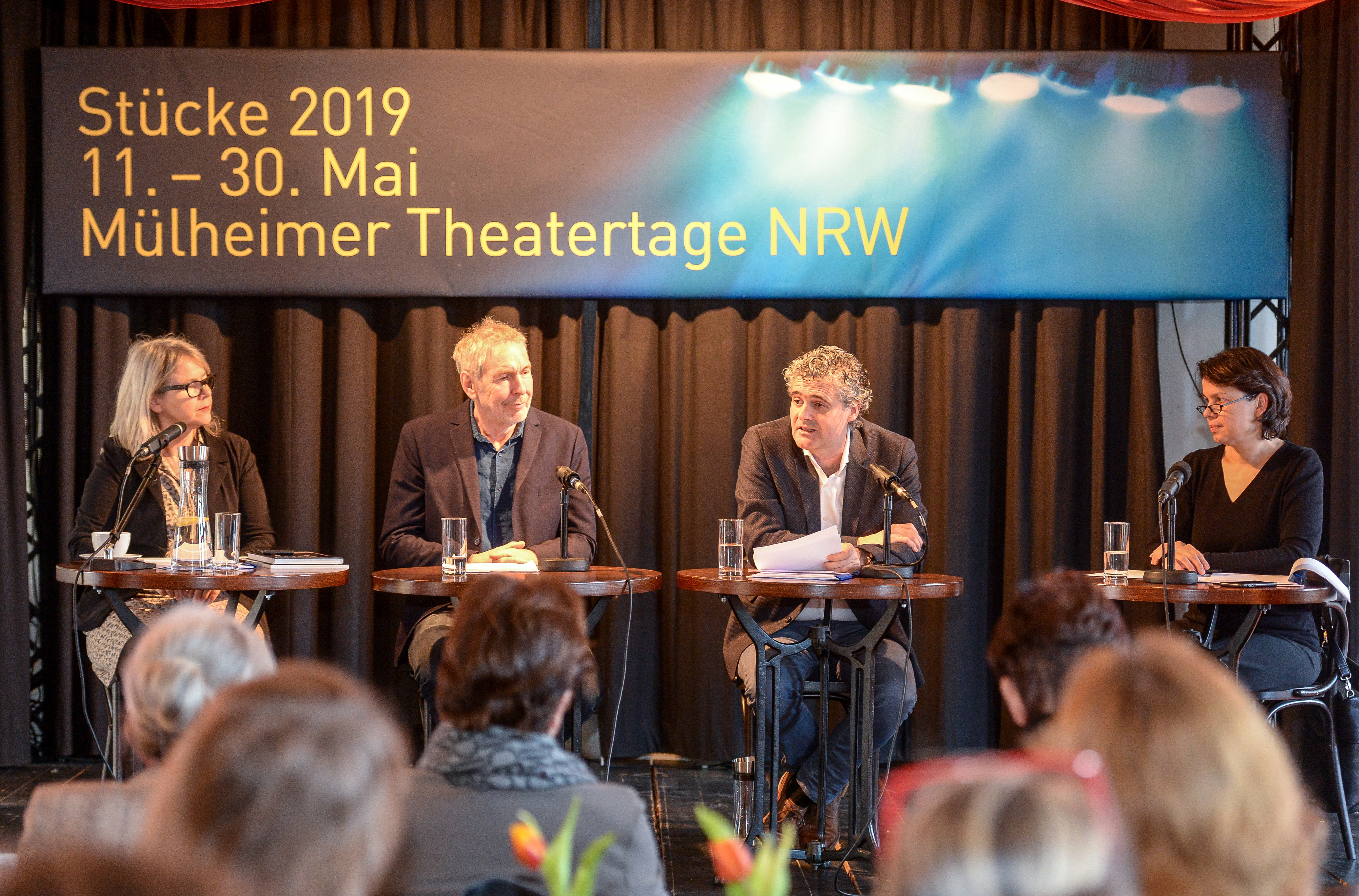 Bettina Milz (v.l.), Werner Mink, Stefan Reuter und Stefanie Steinberg gaben auf der Pressekonferenz am 14. Februar die Nominierungen für die Stücke 2019 bekannt.